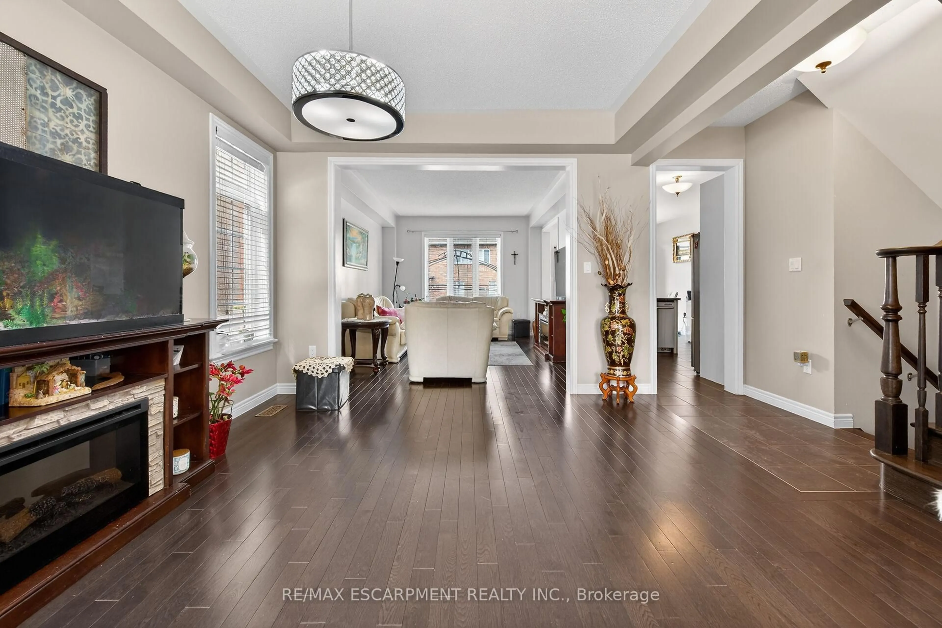 Indoor entryway for 44 Matteo Tr, Hamilton Ontario L9B 0E6