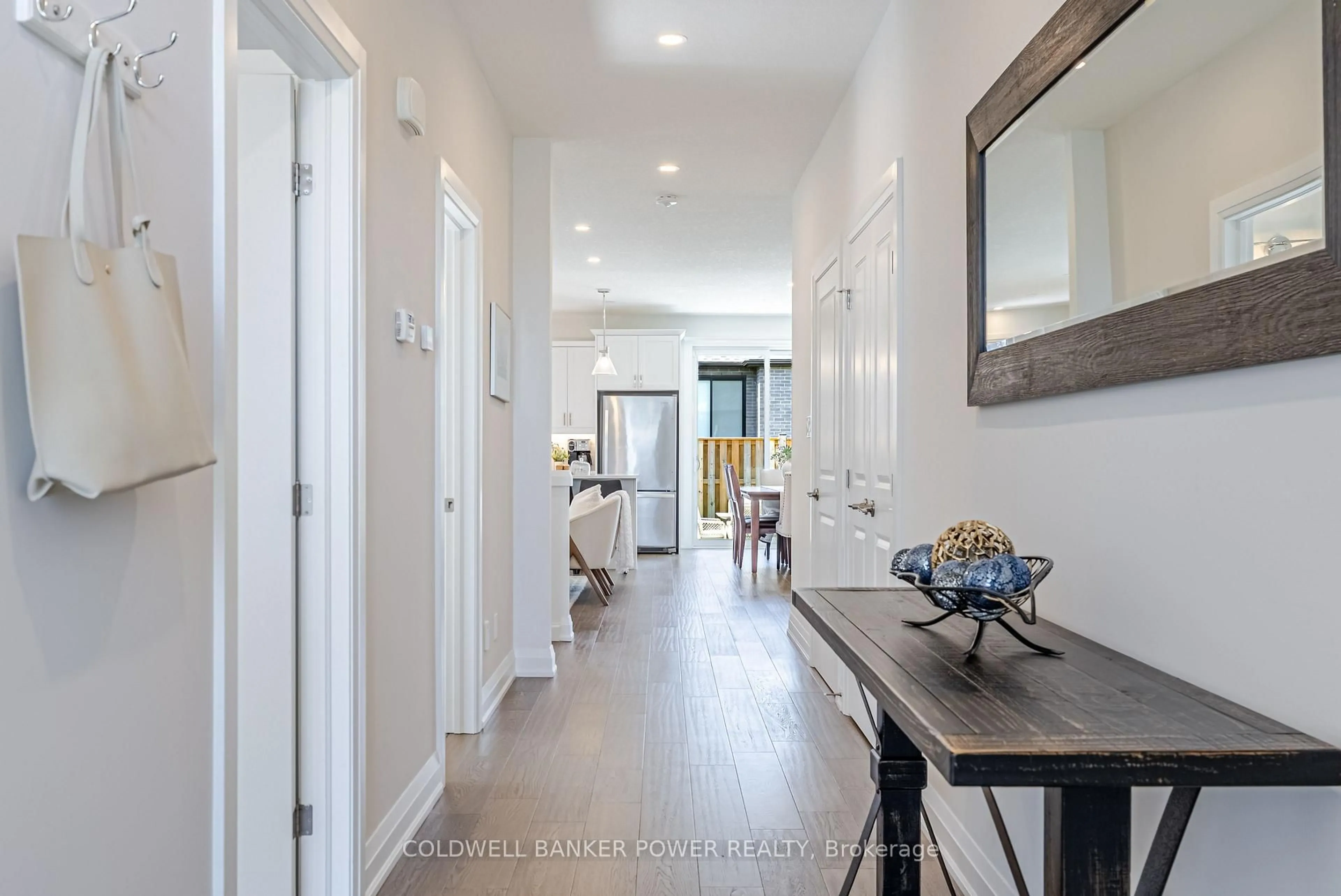 Indoor entryway for 383 Daventry Way #64, Middlesex Centre Ontario N0L 1R0