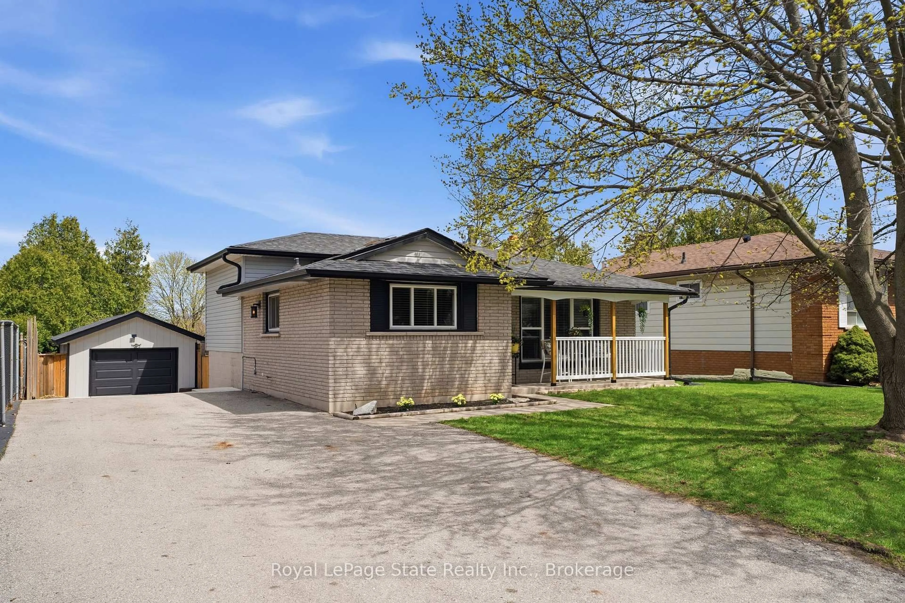 A pic from outside/outdoor area/front of a property/back of a property/a pic from drone, street for 46 Glenvale Dr, Hamilton Ontario L9C 2X6