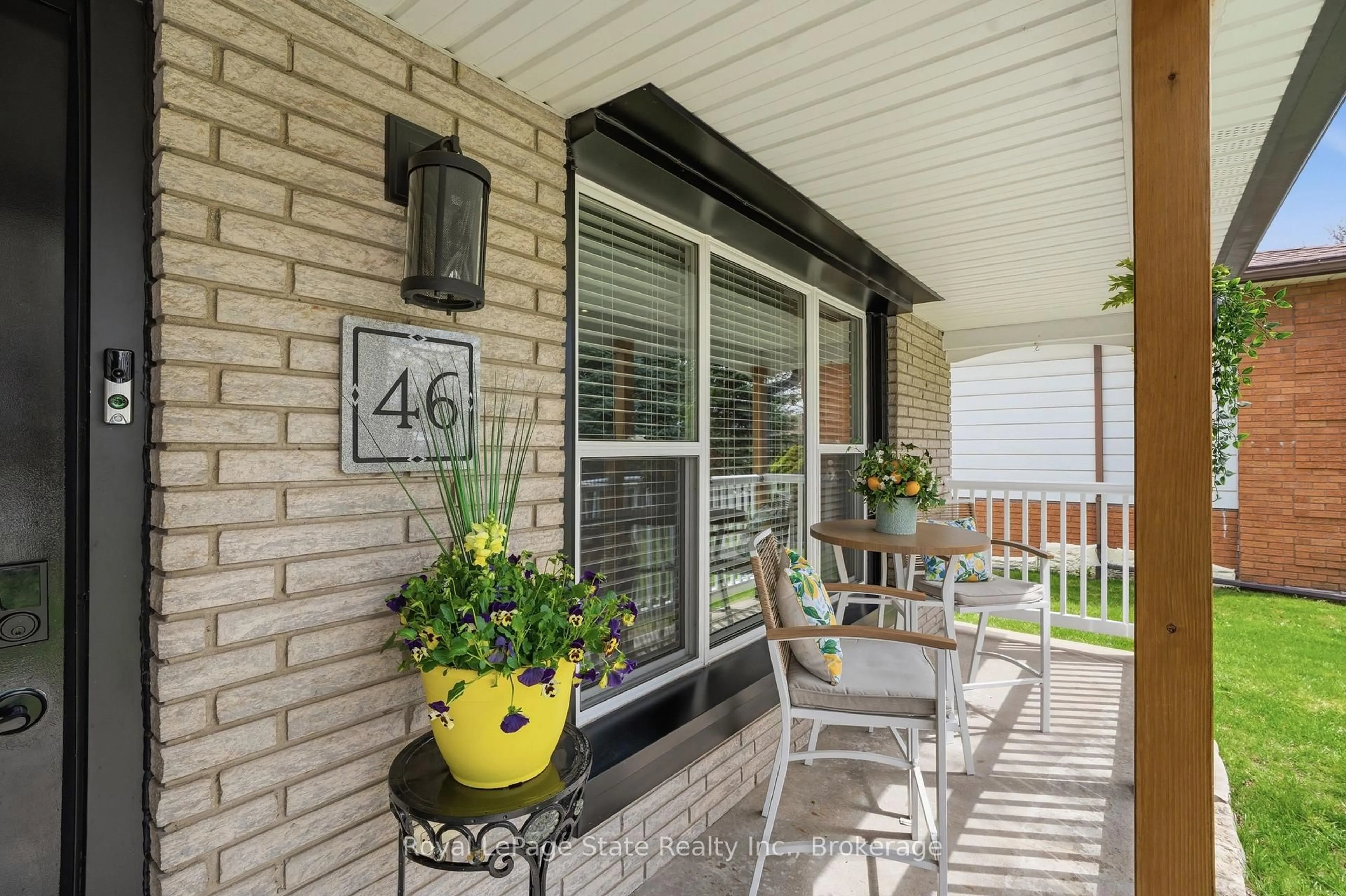Patio, street for 46 Glenvale Dr, Hamilton Ontario L9C 2X6