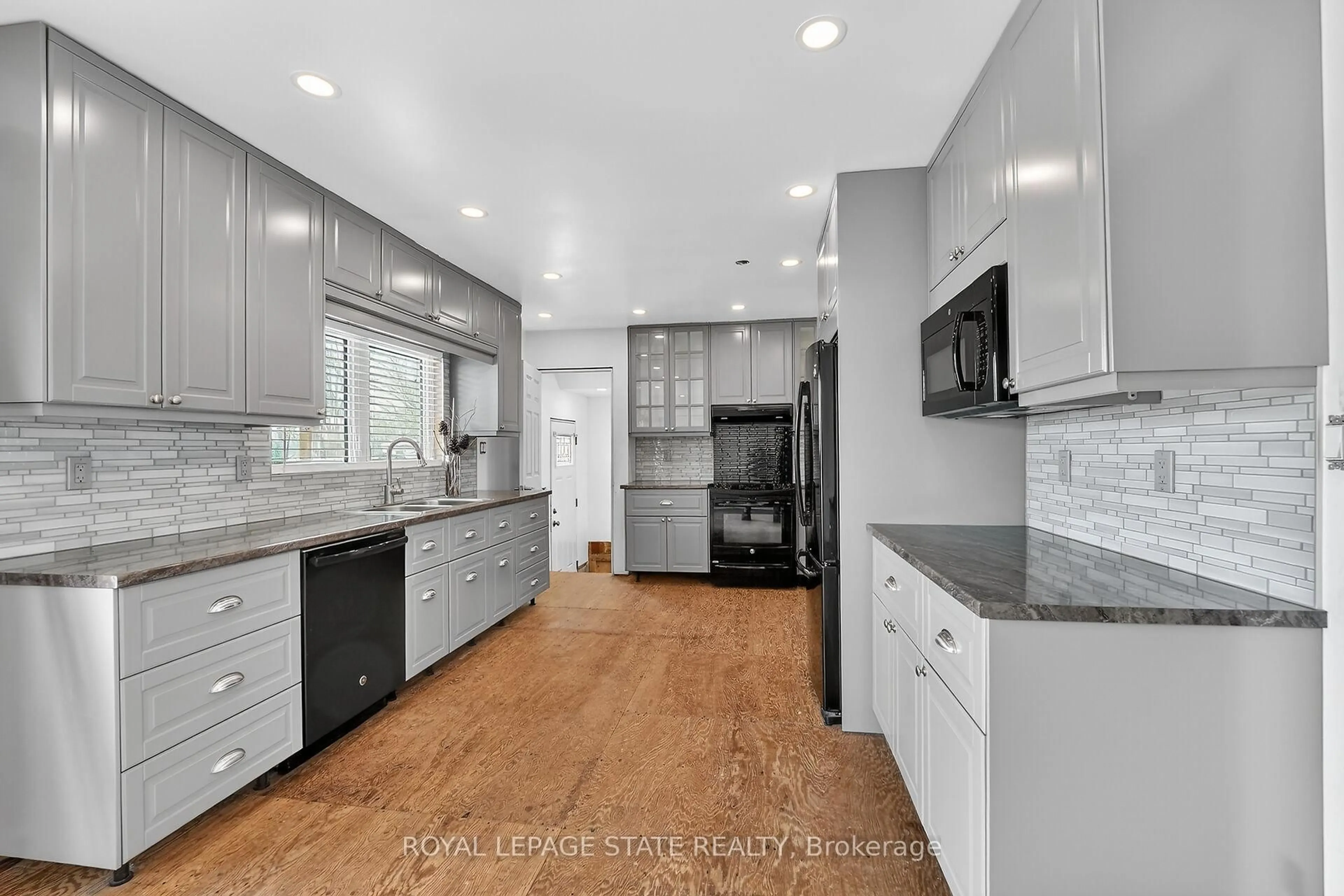 Contemporary kitchen, ceramic/tile floor for 8410-8408 Highway 3, Haldimand Ontario N1A 2W4