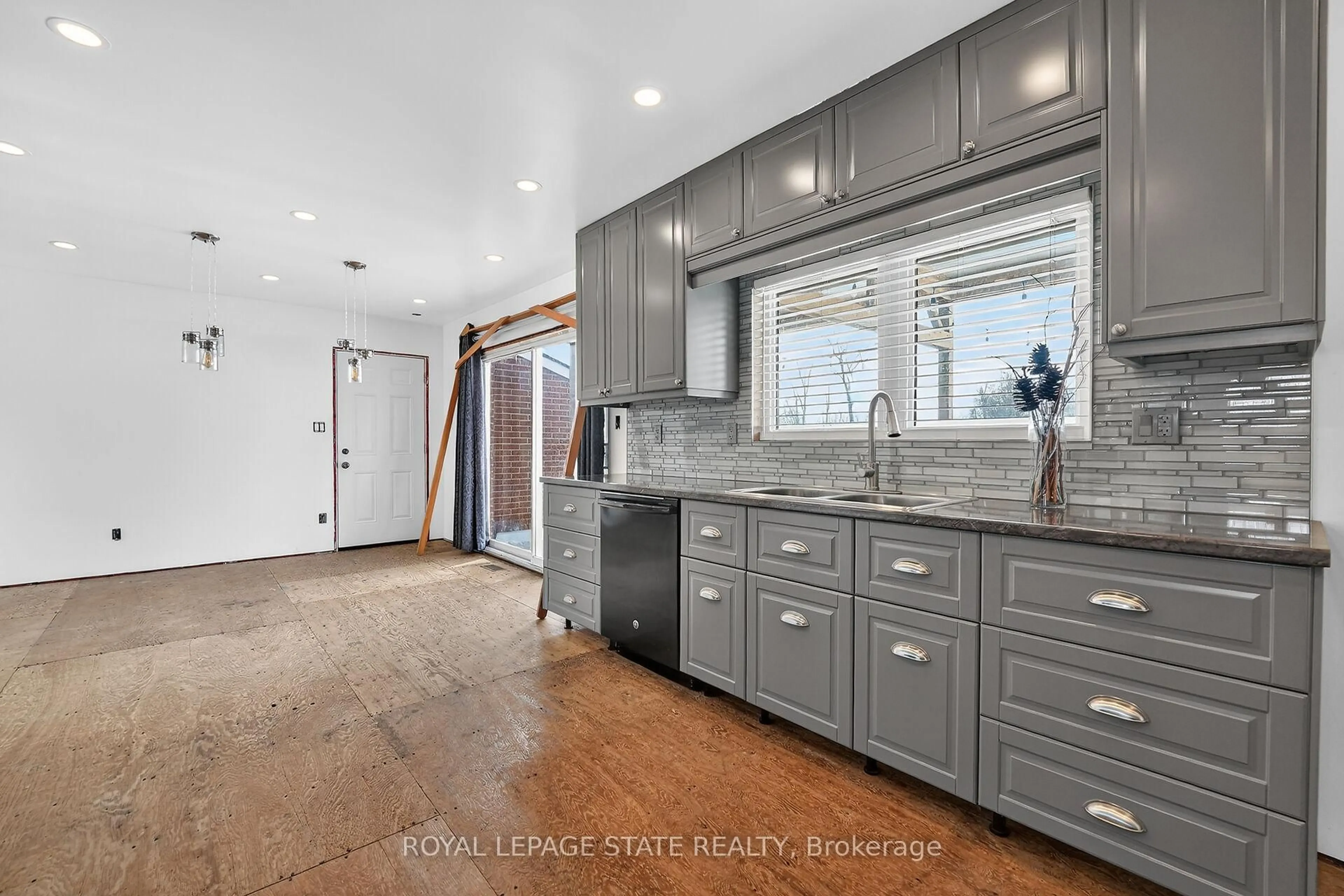 Open concept kitchen, ceramic/tile floor for 8410-8408 Highway 3, Haldimand Ontario N1A 2W4