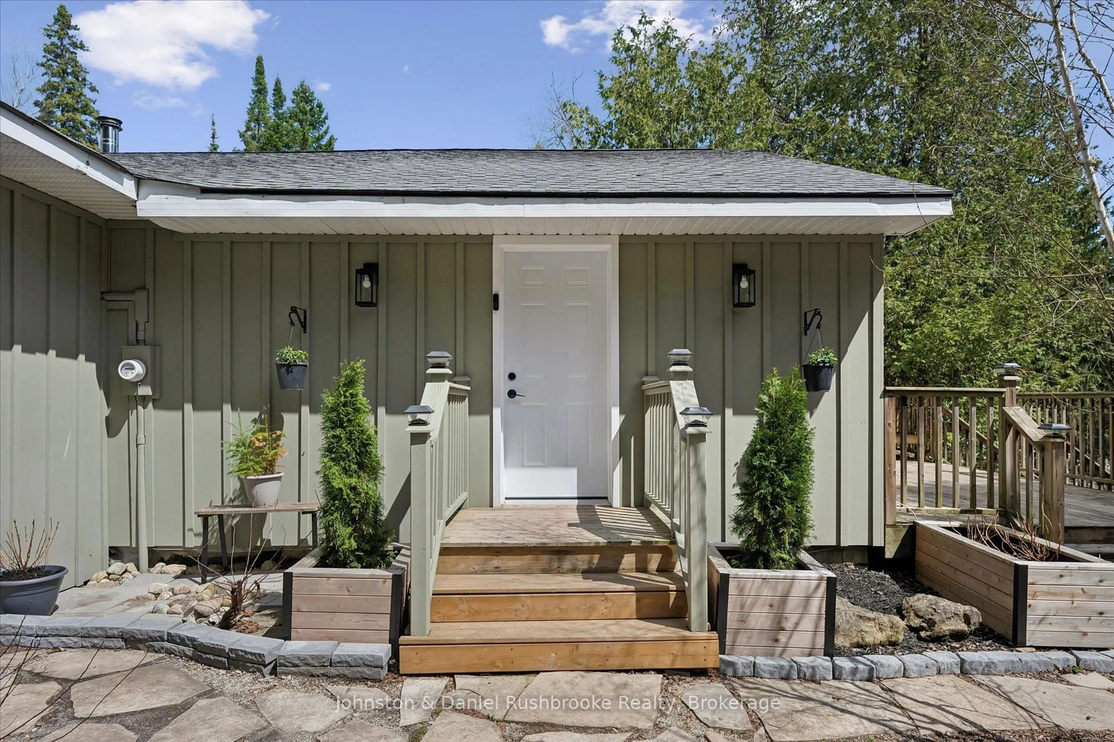 Indoor entryway for 307251 Hockley Rd, Mono Ontario L9W 6M9