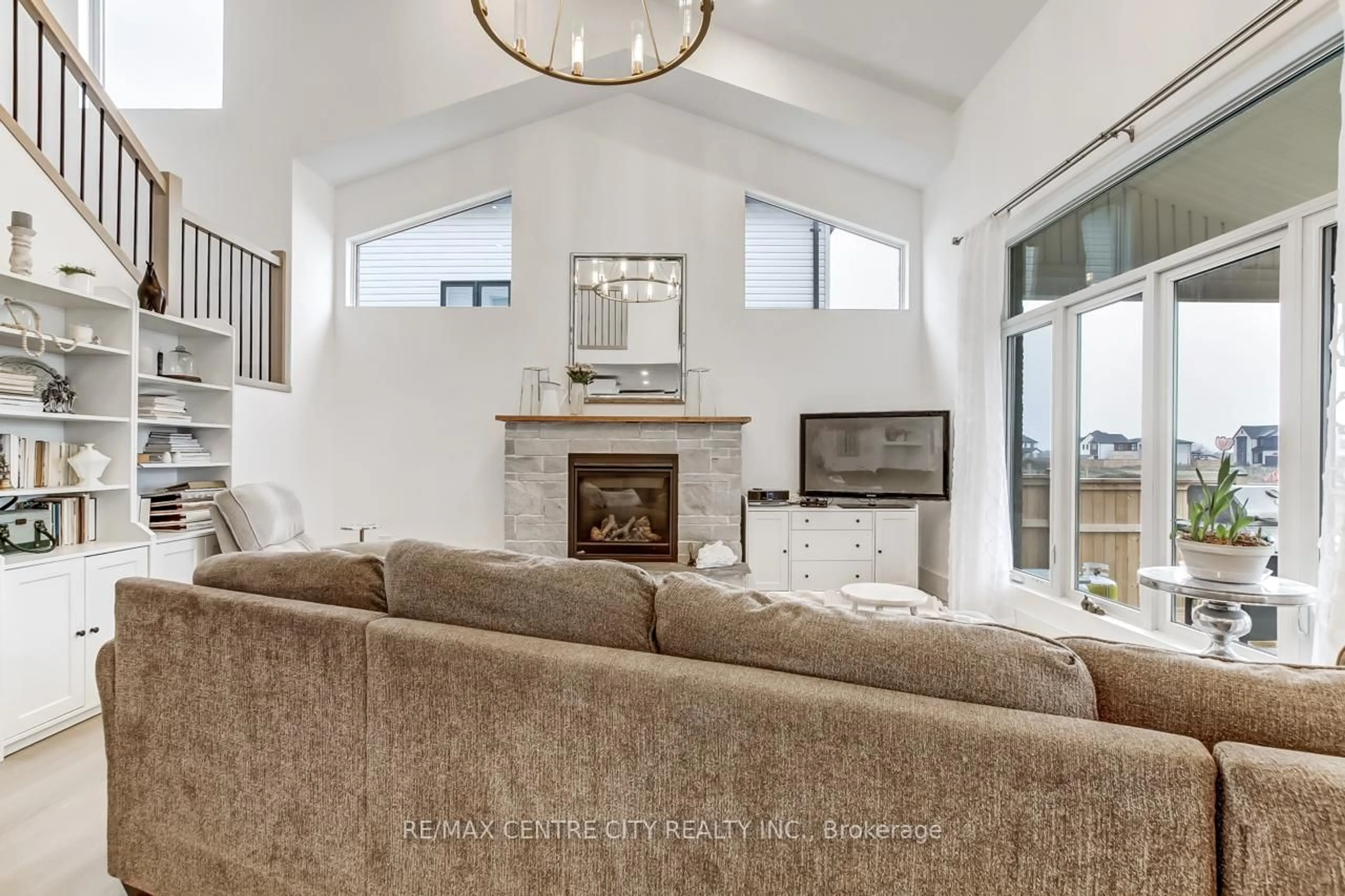 Living room with furniture, unknown for 72 OPTIMIST Dr, Southwold Ontario N5P 0G4