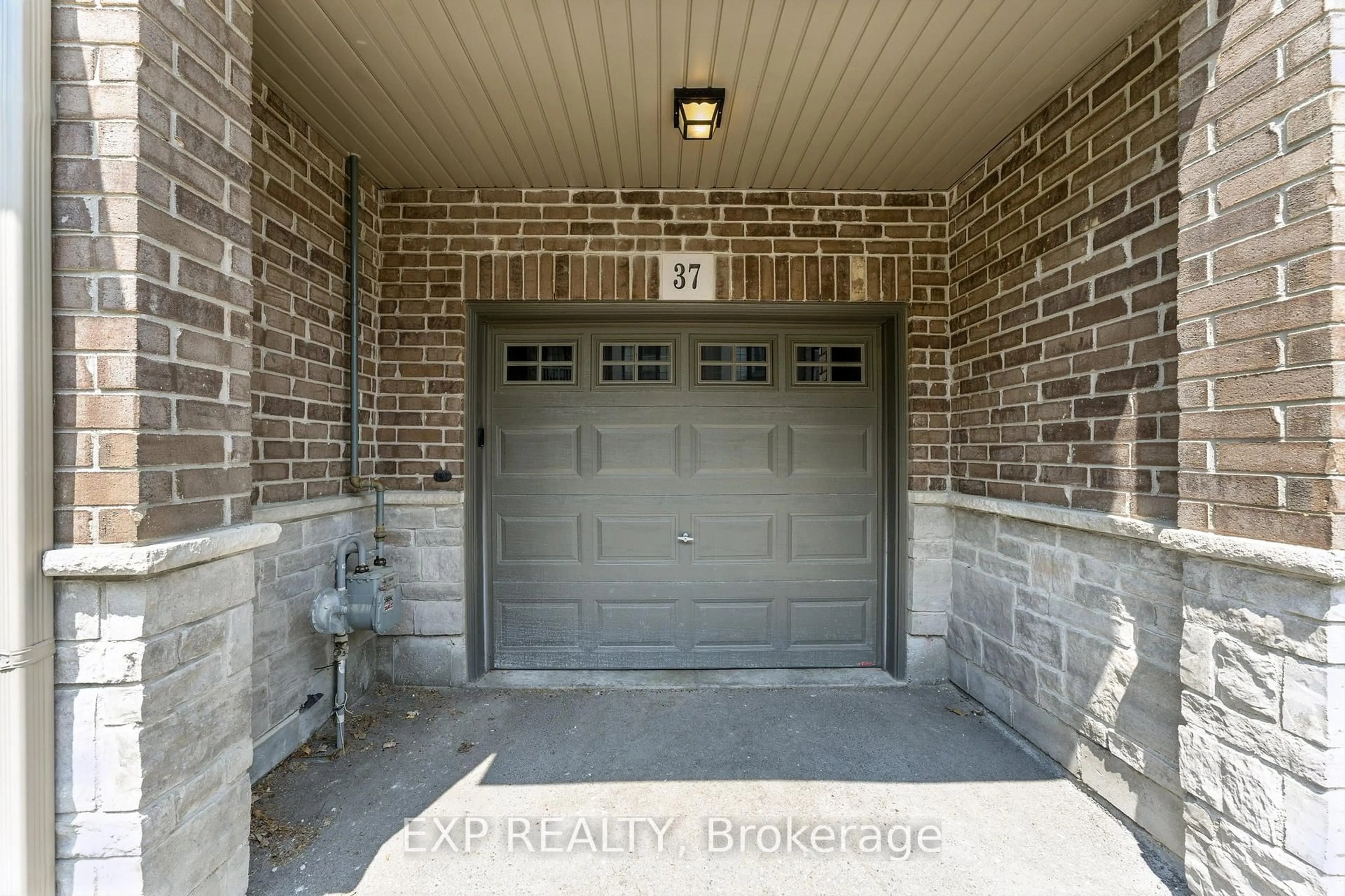 Indoor entryway for 377 Glancaster Rd #Unit 37, Hamilton Ontario L9G 0G4
