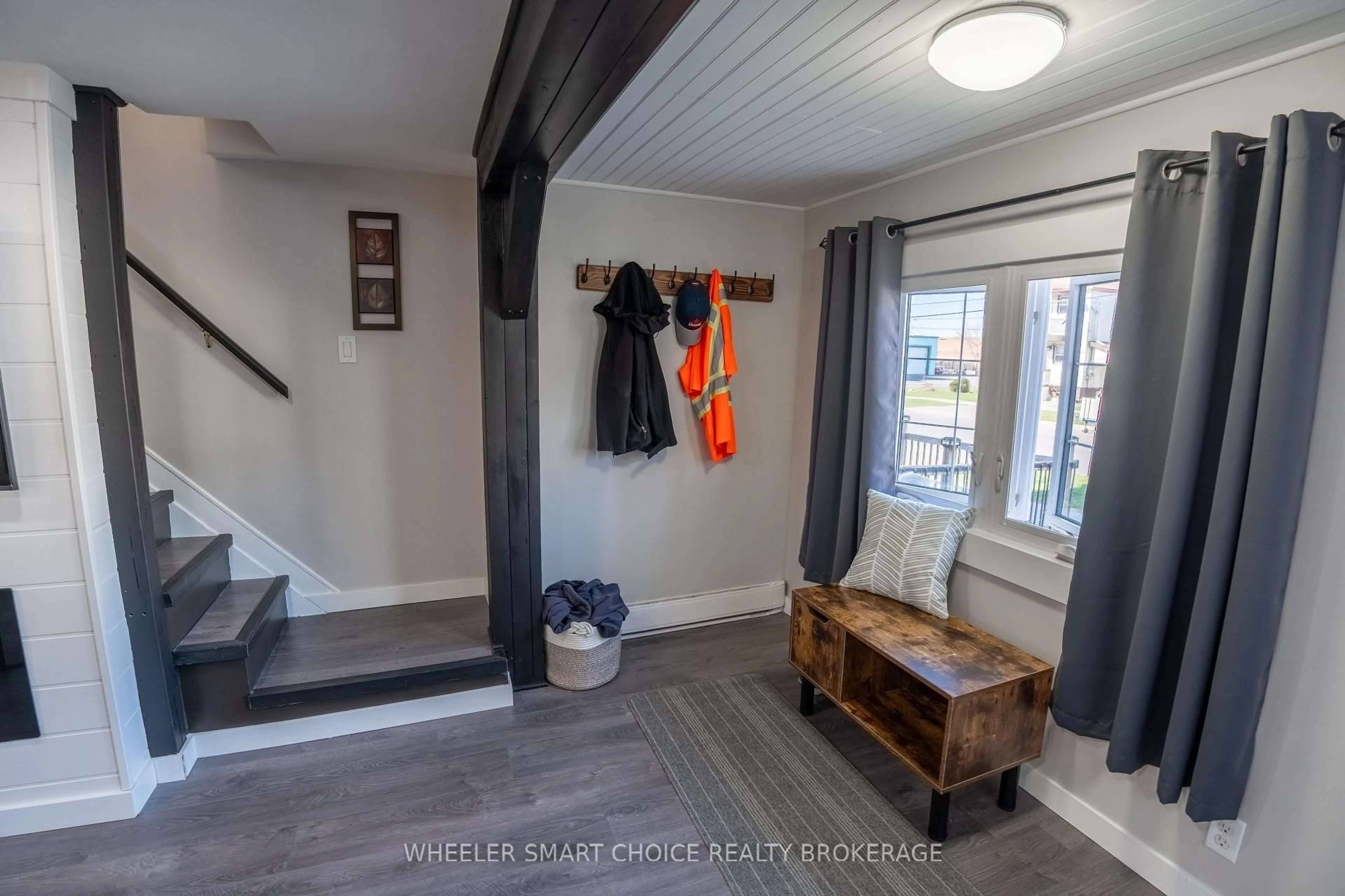 Indoor entryway for 336 St Felix St, Cornwall Ontario K6H 5A6