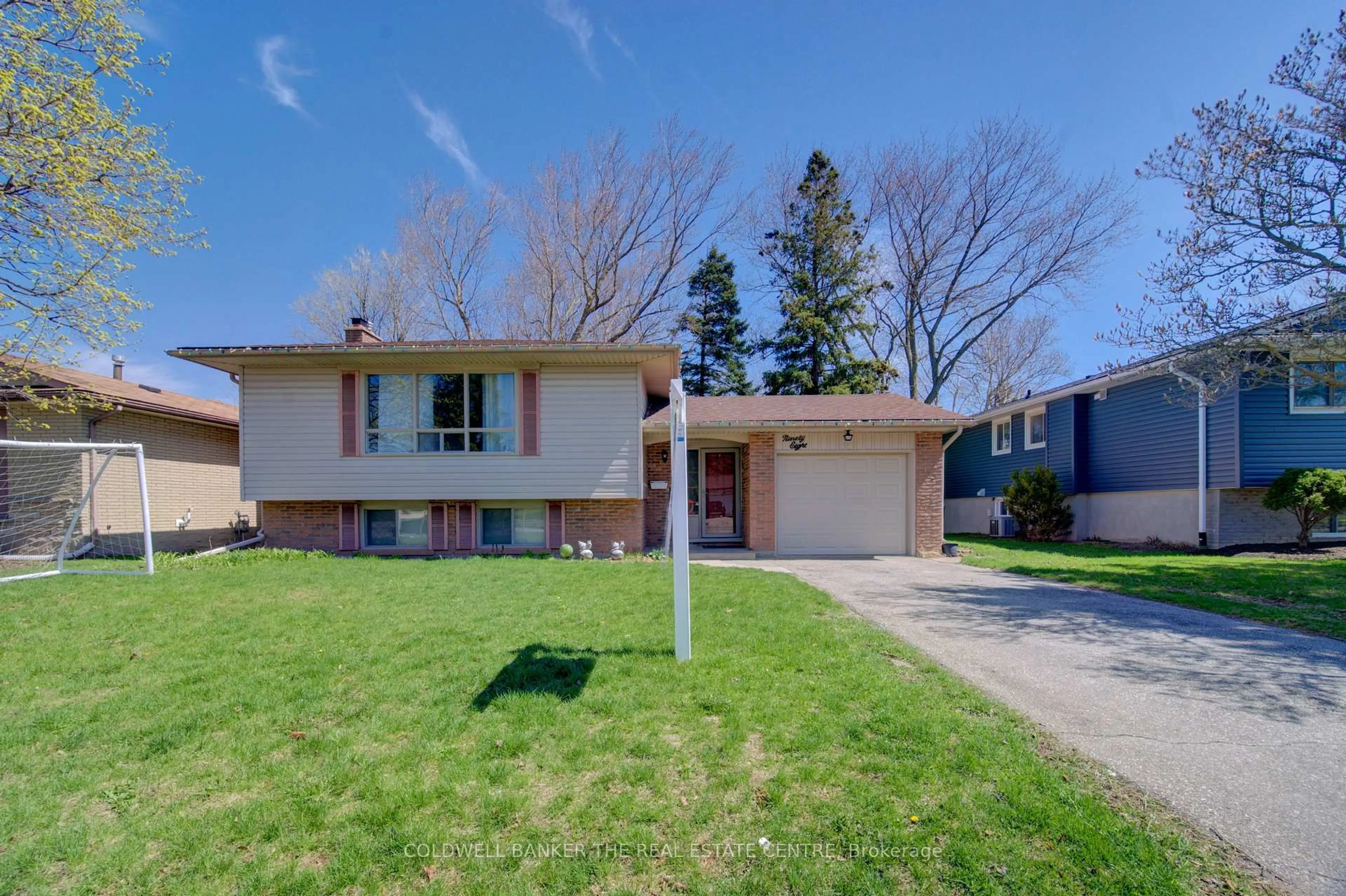 Home with brick exterior material, street for 98 Shea Cres, Kitchener Ontario N2E 1E8
