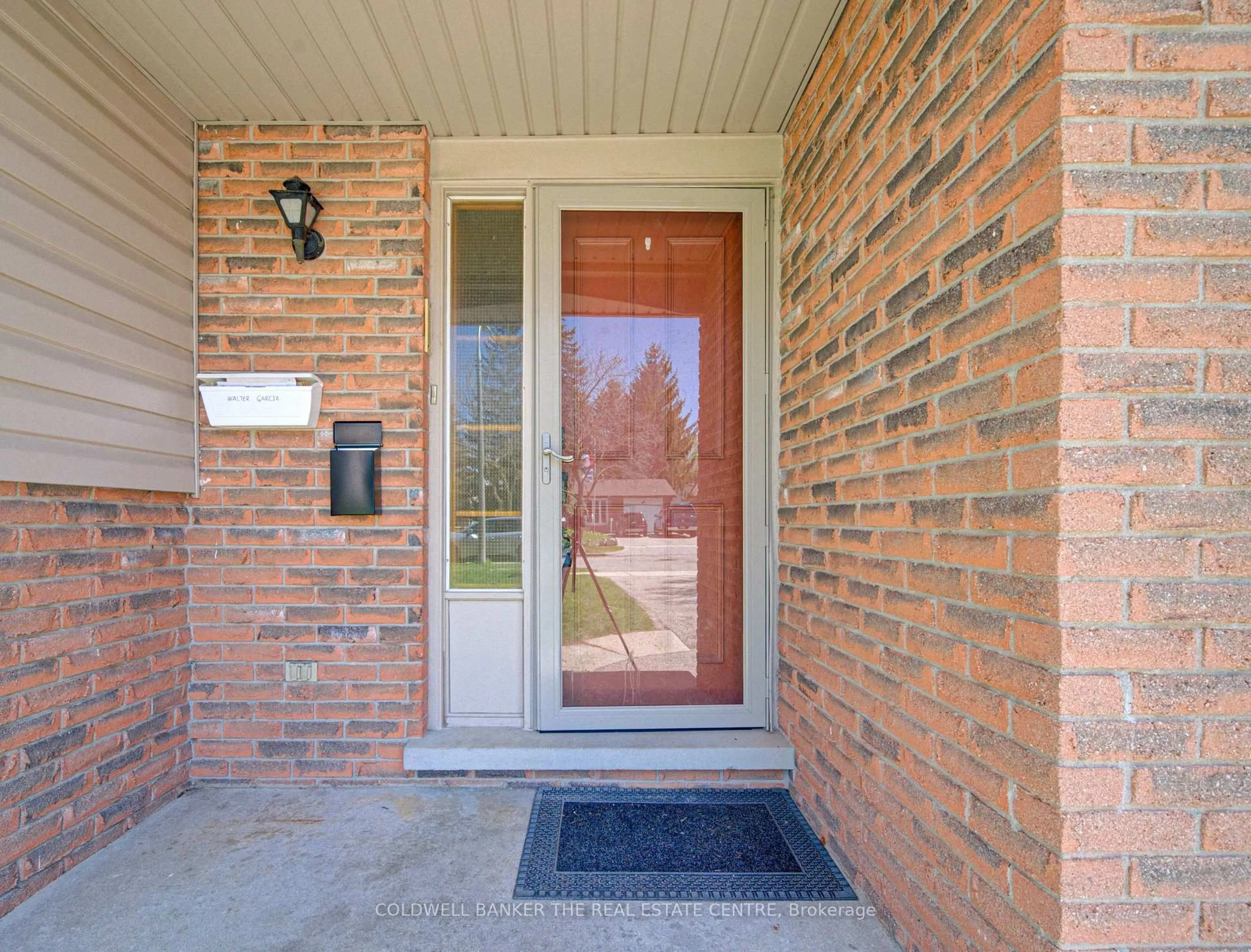 Indoor entryway for 98 Shea Cres, Kitchener Ontario N2E 1E8