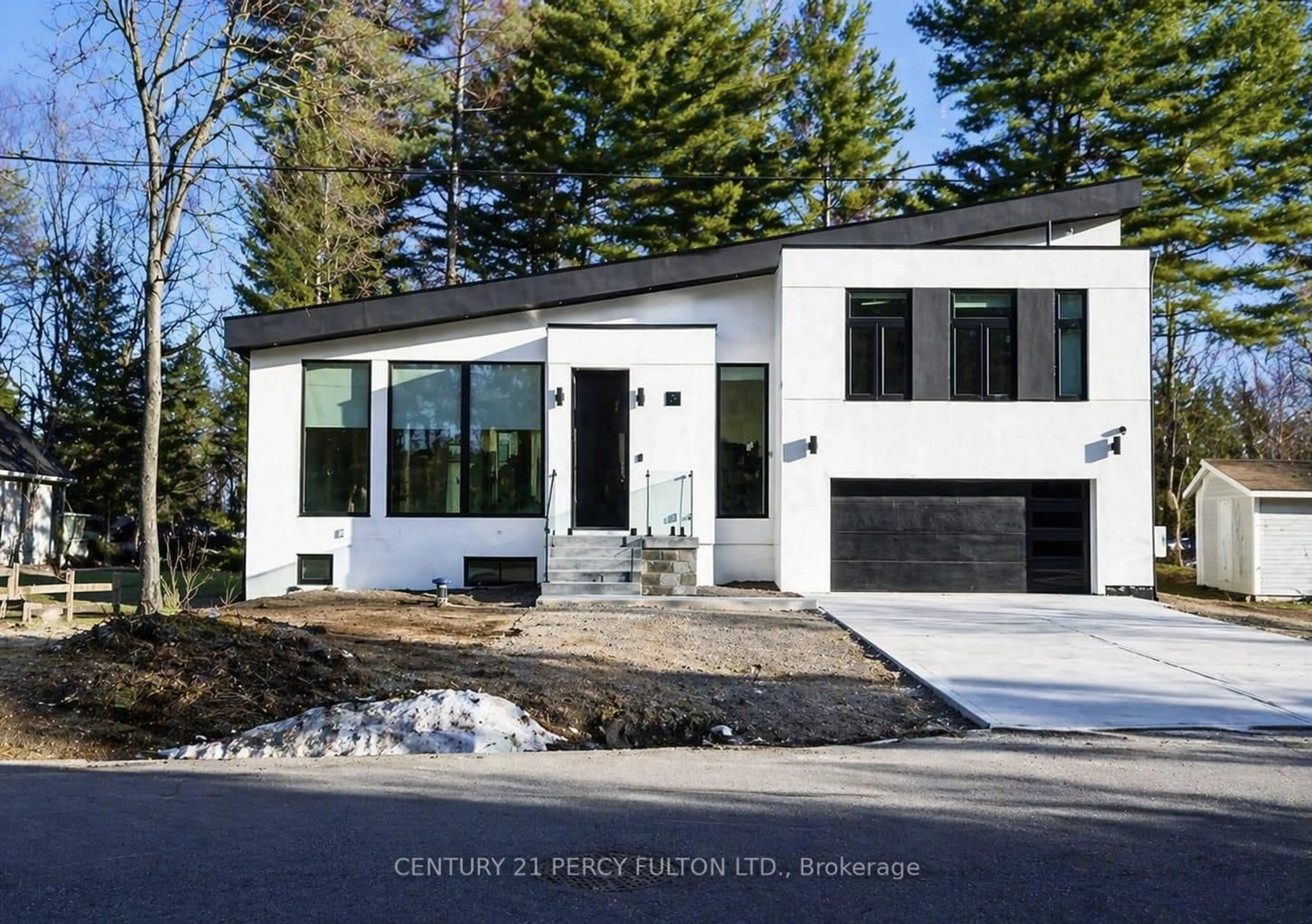 Home with vinyl exterior material, street for 5 Robert St, Sundridge Ontario P0A 1Z0