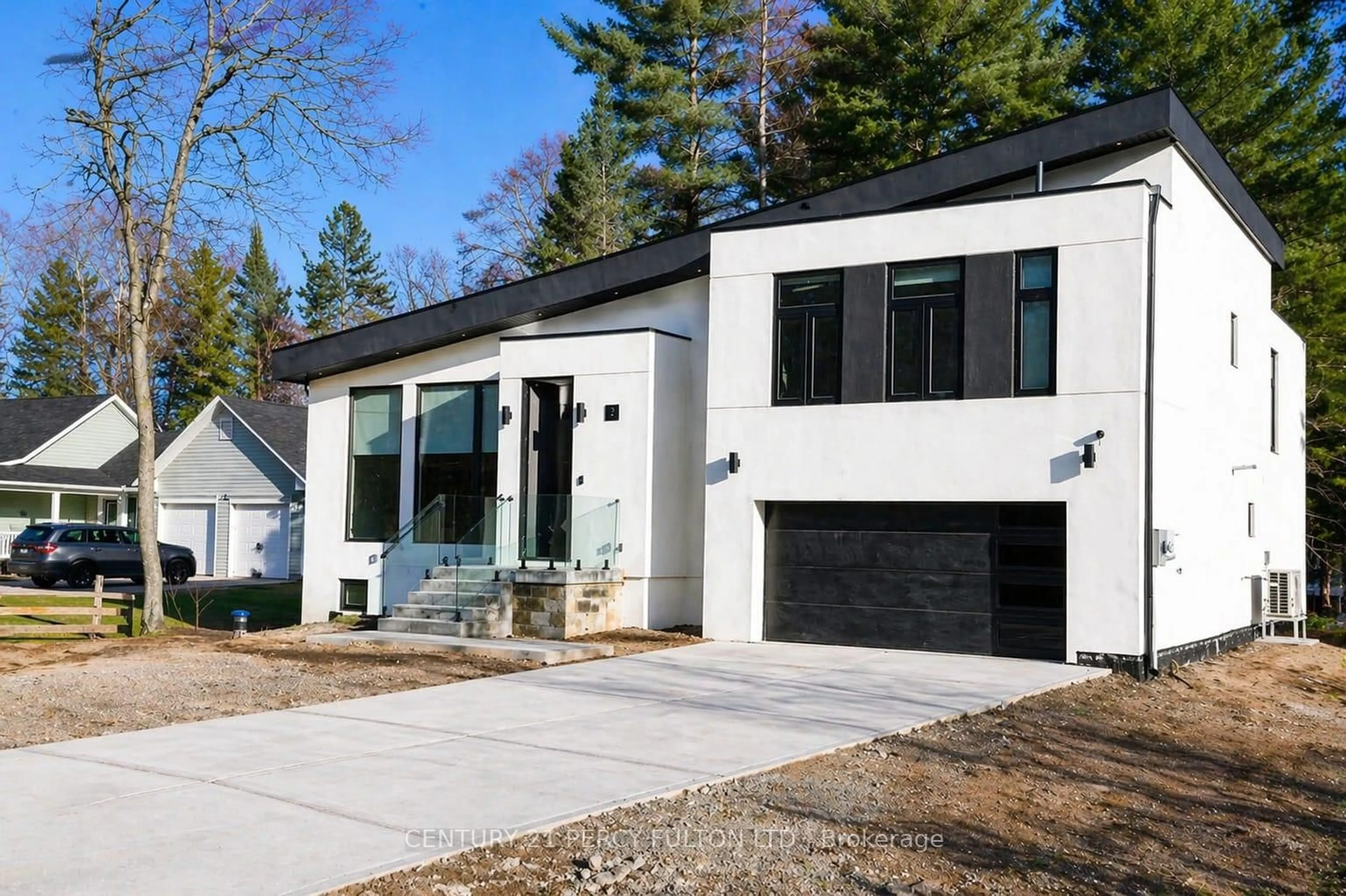 Home with vinyl exterior material, street for 5 Robert St, Sundridge Ontario P0A 1Z0