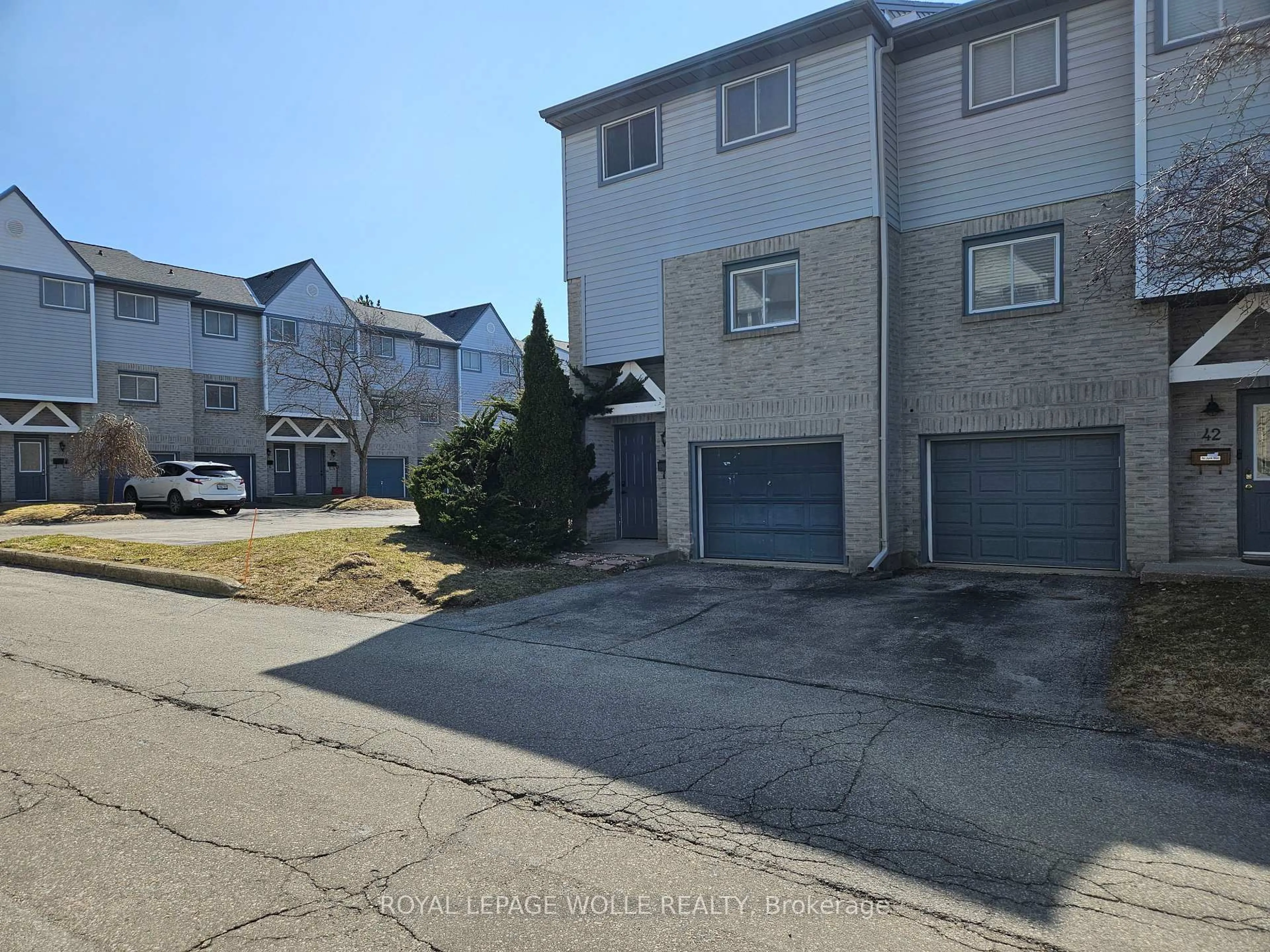 A pic from outside/outdoor area/front of a property/back of a property/a pic from drone, street for 589 Beechwood Dr #43, Waterloo Ontario N2T 2K9