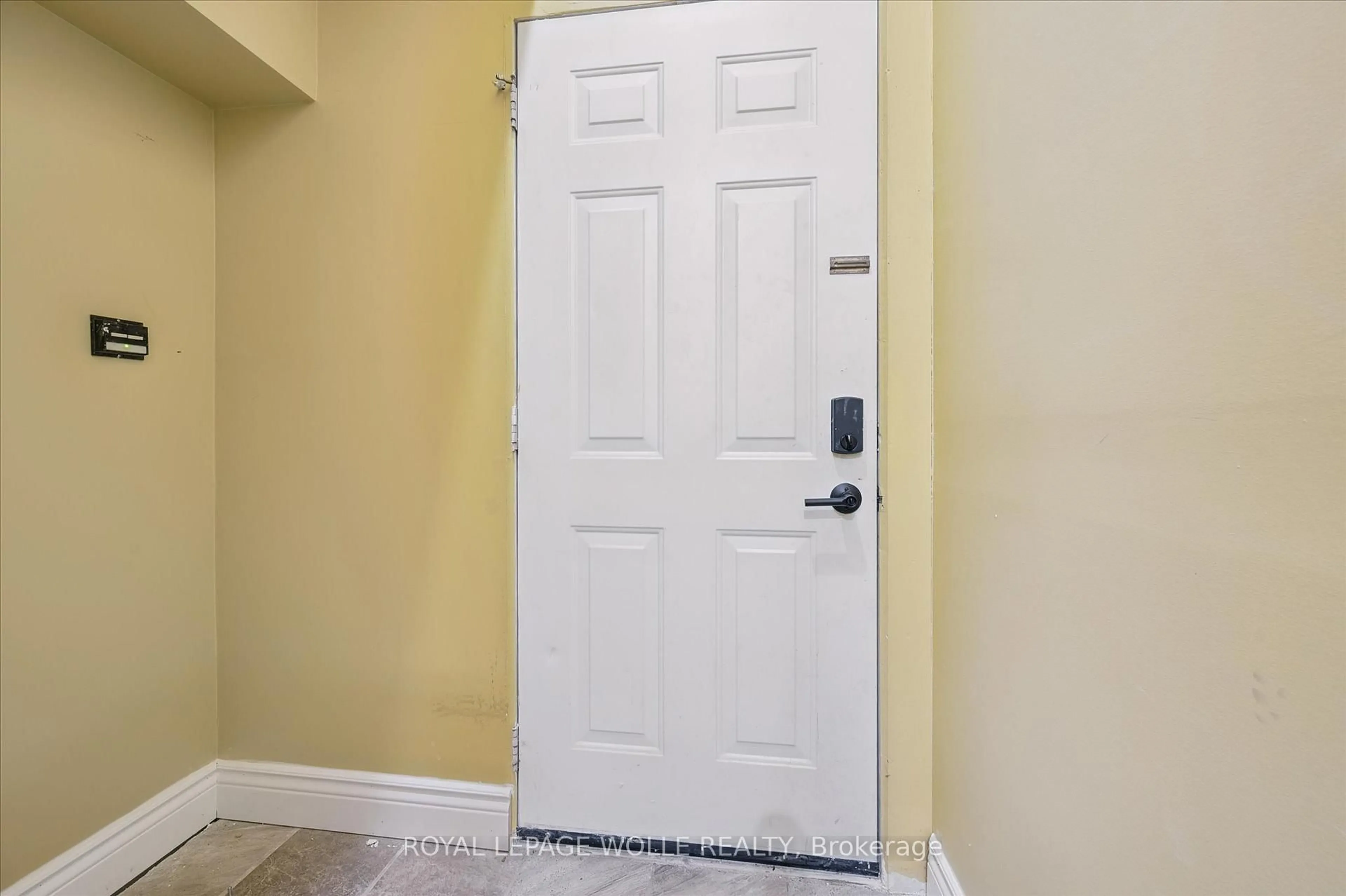 Indoor entryway for 589 Beechwood Dr #43, Waterloo Ontario N2T 2K9