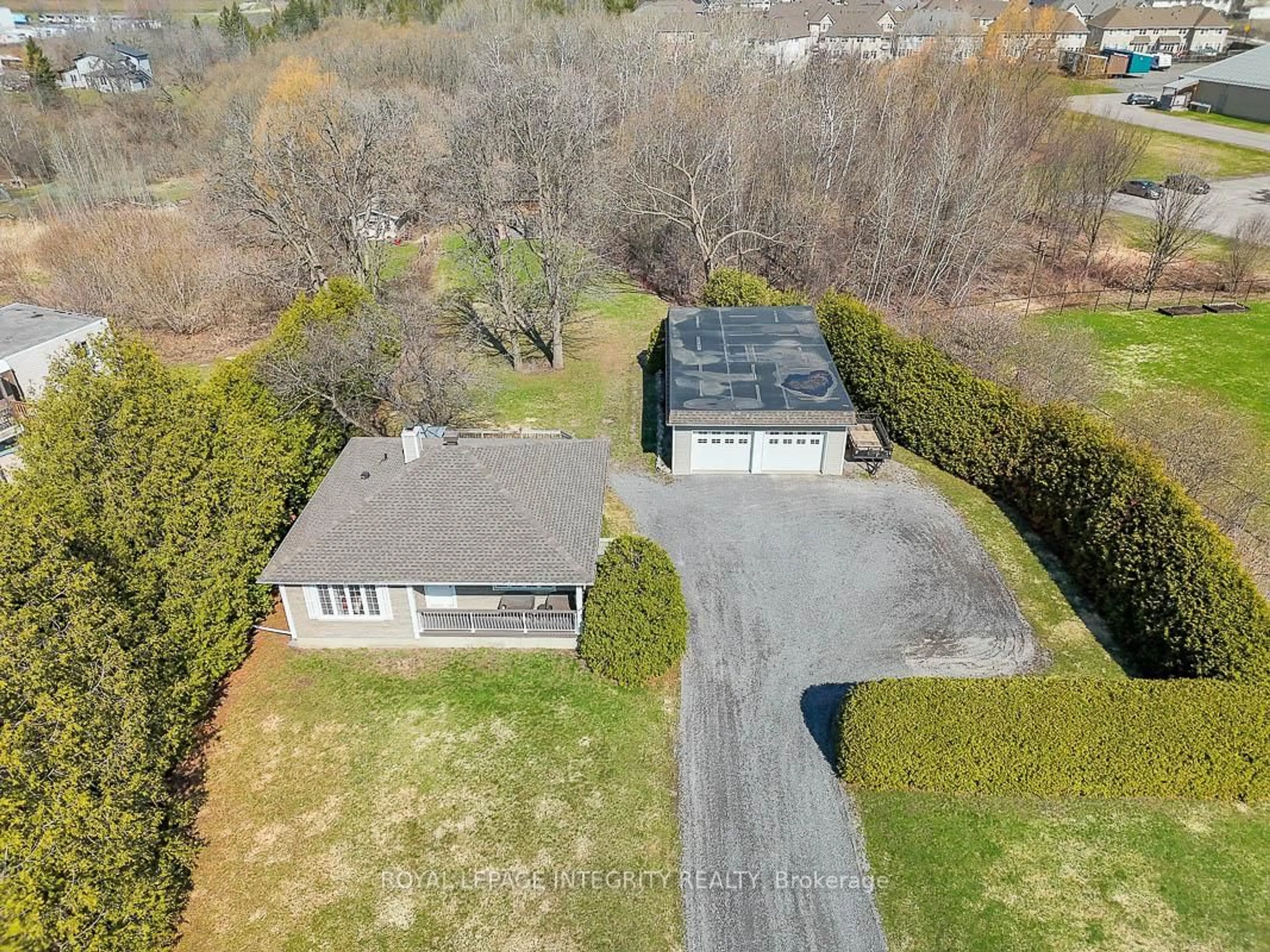 A pic from outside/outdoor area/front of a property/back of a property/a pic from drone, street for 1099 Old Montreal Rd, Ottawa Ontario K4A 3N6