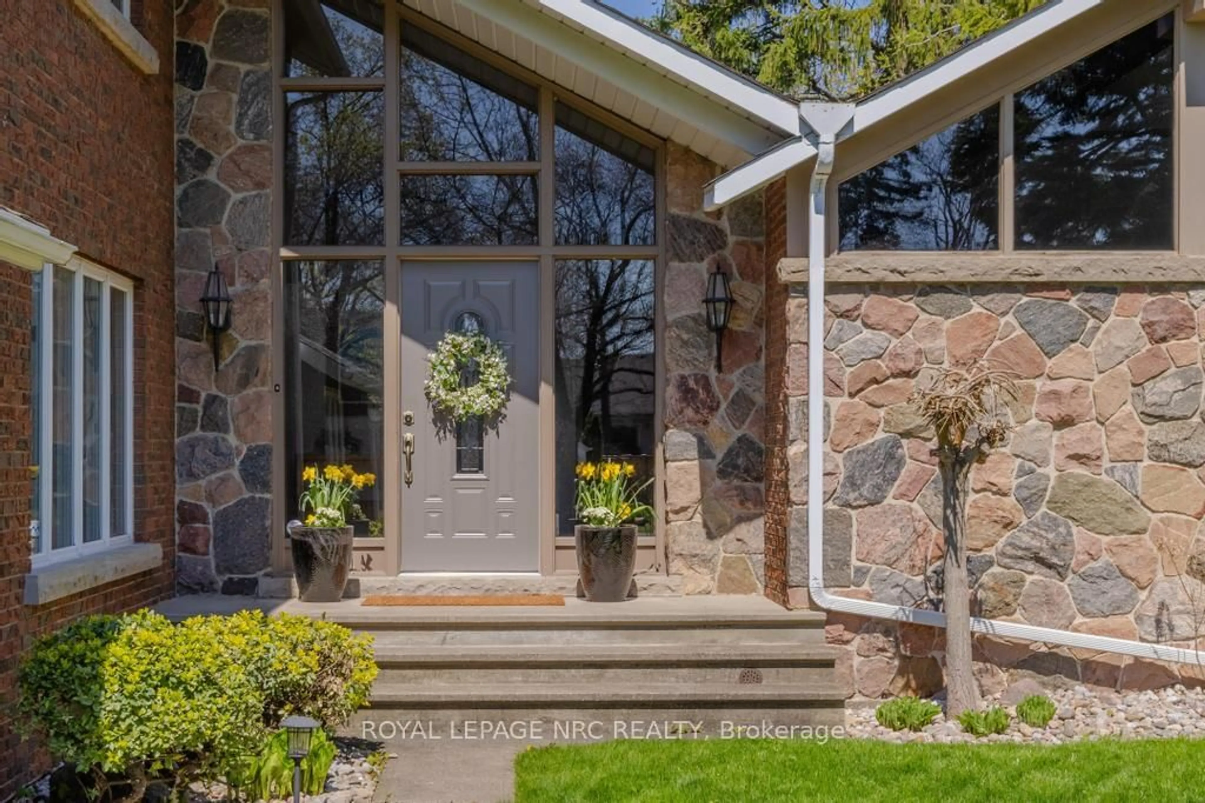 Unknown for 4 Maplewood Dr, St. Catharines Ontario L2M 3P1