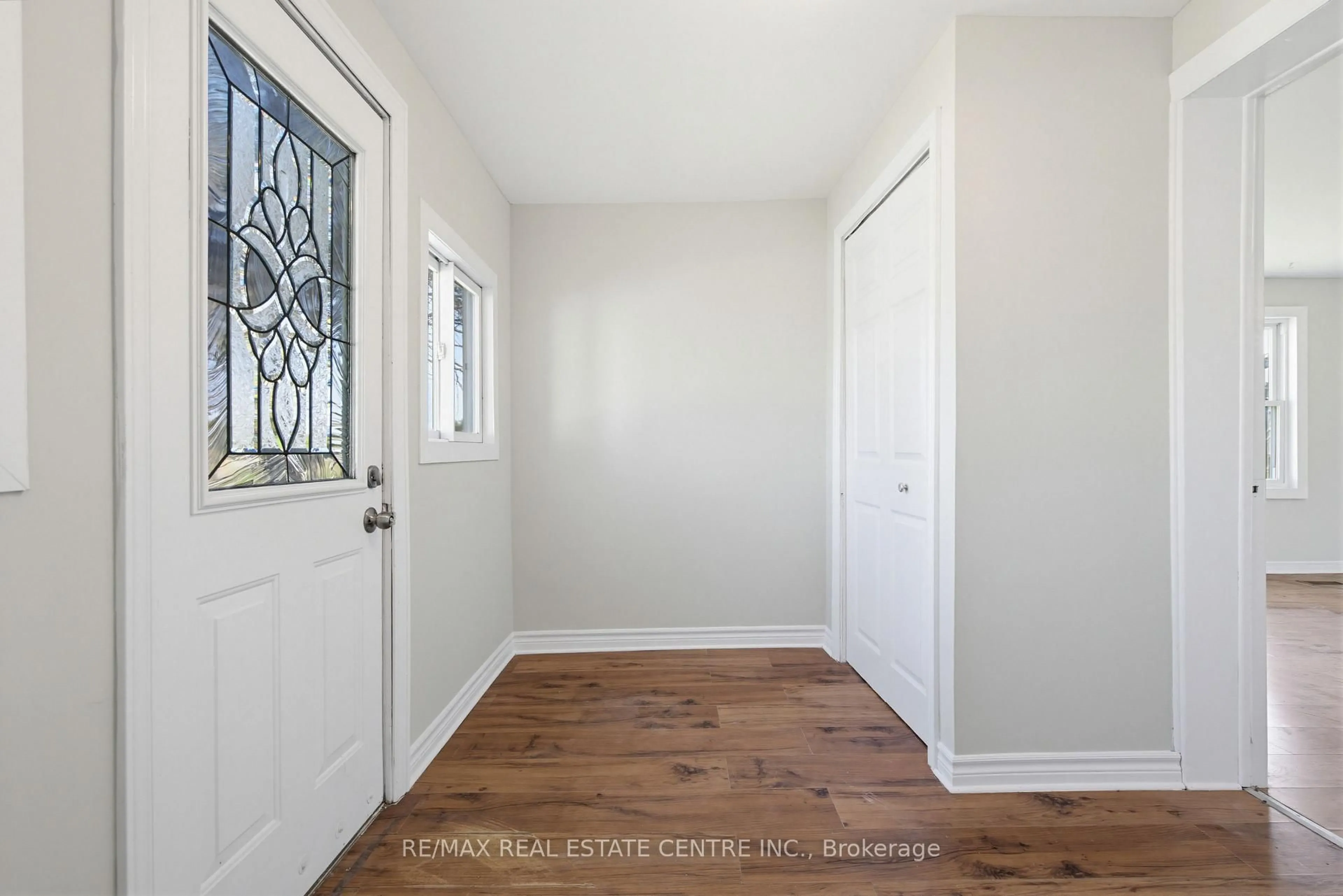 Indoor entryway for 191290 13th Line, East Garafraxa Ontario L9W 7B5