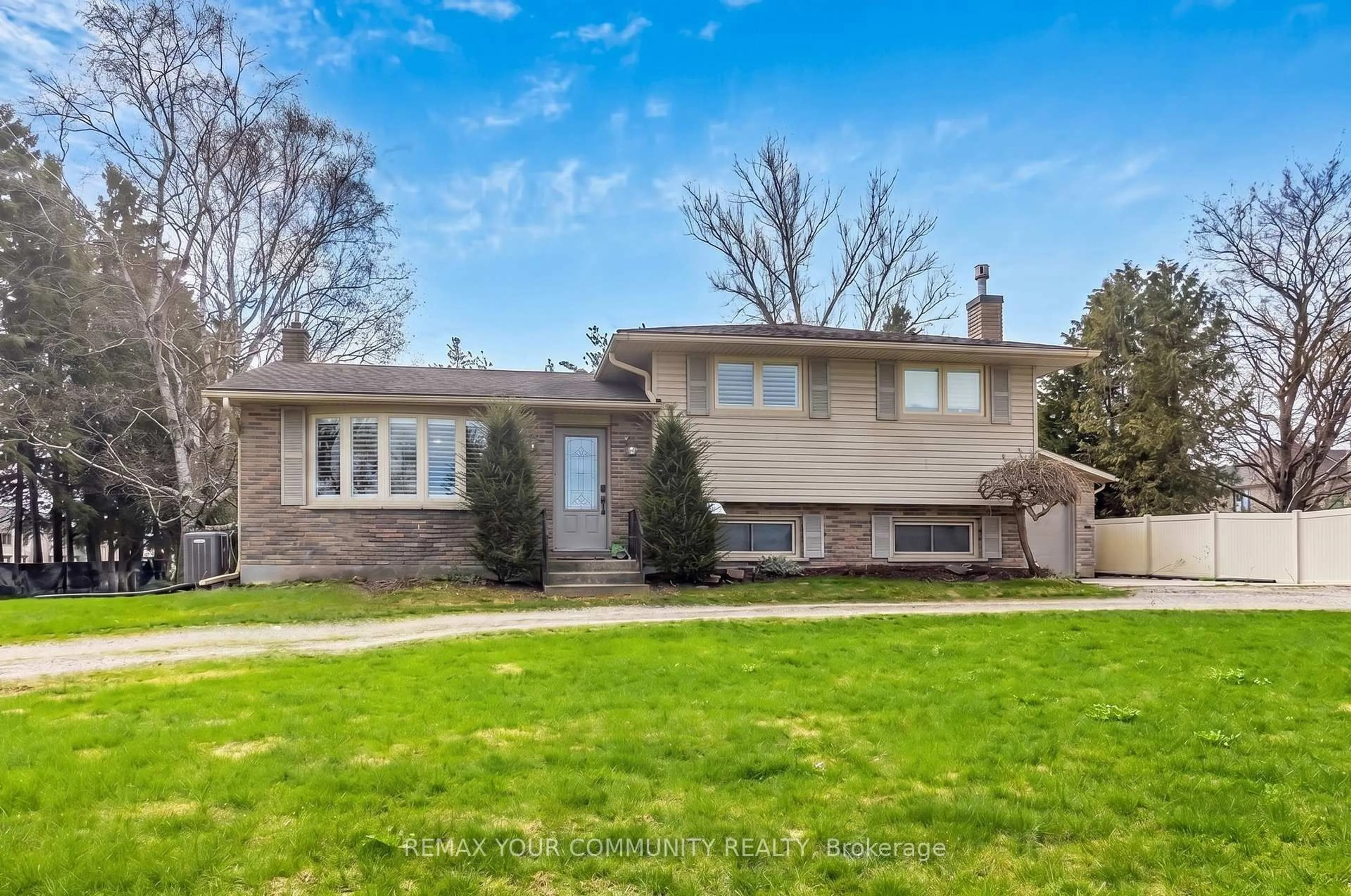 Home with vinyl exterior material, street for 745088 Oxford Road 17, Woodstock Ontario N4S 7W2