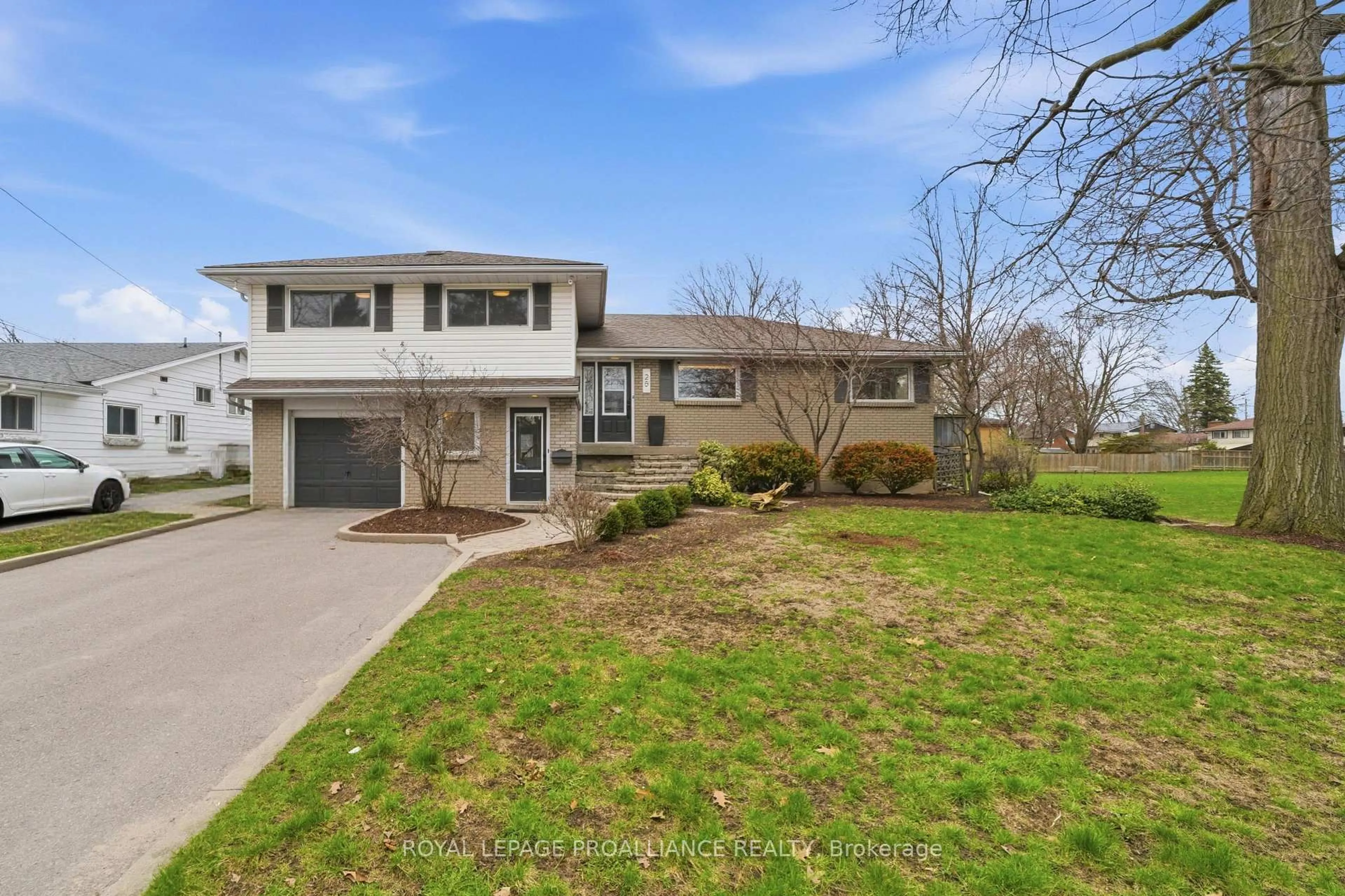 A pic from outside/outdoor area/front of a property/back of a property/a pic from drone, street for 25 Southwood Cres, Belleville Ontario K8N 1X4