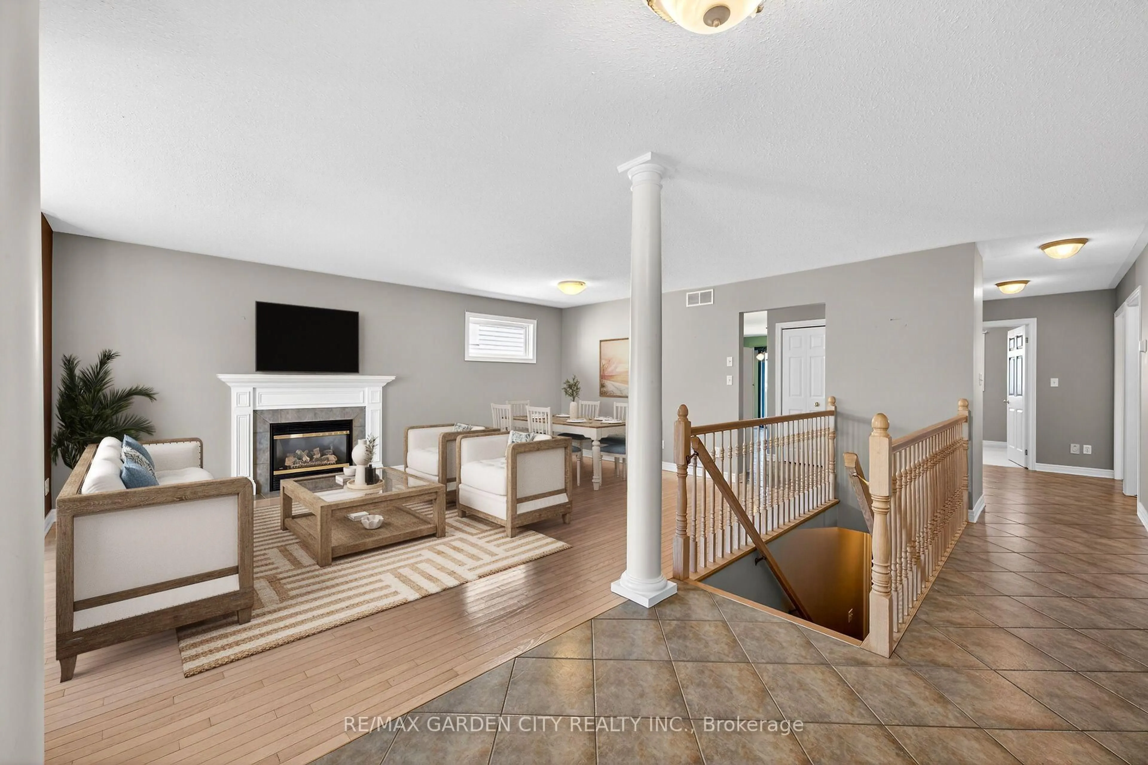 Living room with furniture, unknown for 5117 meadowood Lane, Lincoln Ontario L3J 0J8