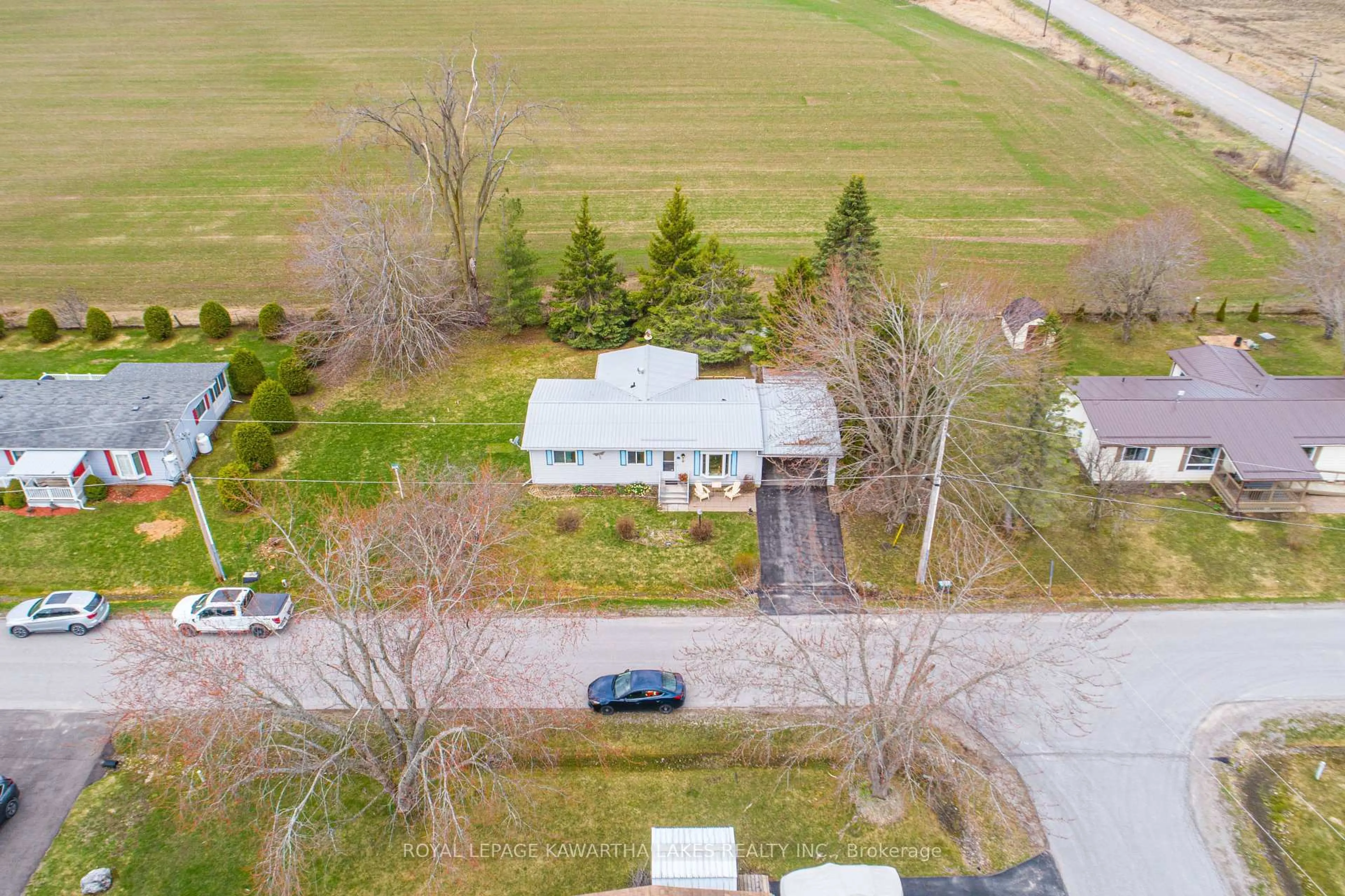 A pic from outside/outdoor area/front of a property/back of a property/a pic from drone, street for 4 Vista Dr, Kawartha Lakes Ontario K9V 4R1
