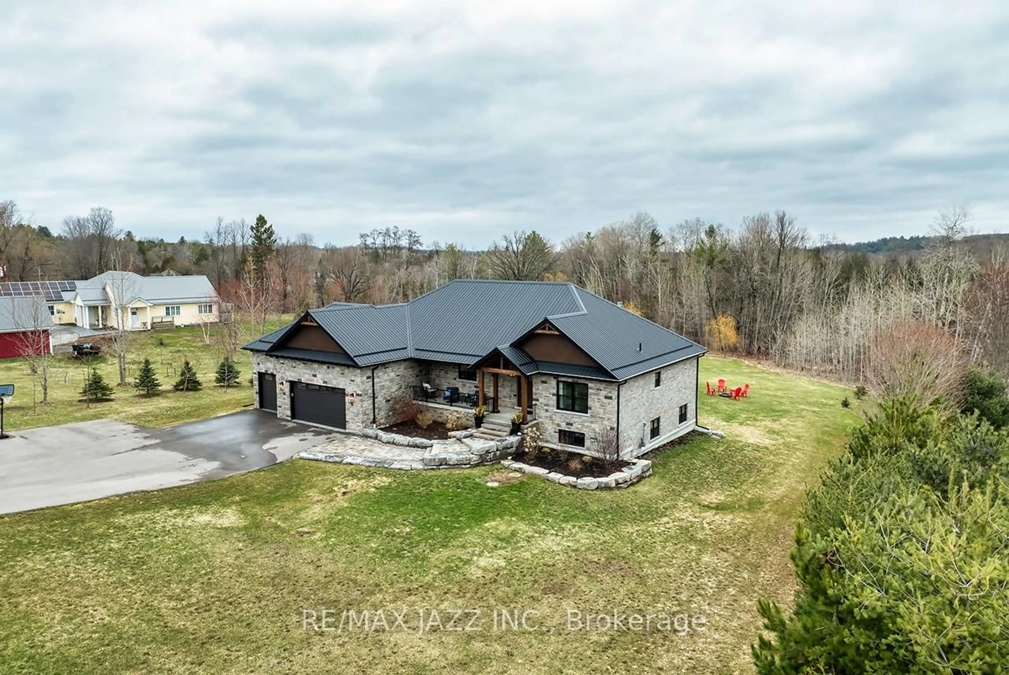 A pic from outside/outdoor area/front of a property/back of a property/a pic from drone, building for 32 Huston St, Cavan Monaghan Ontario L0A 1G0