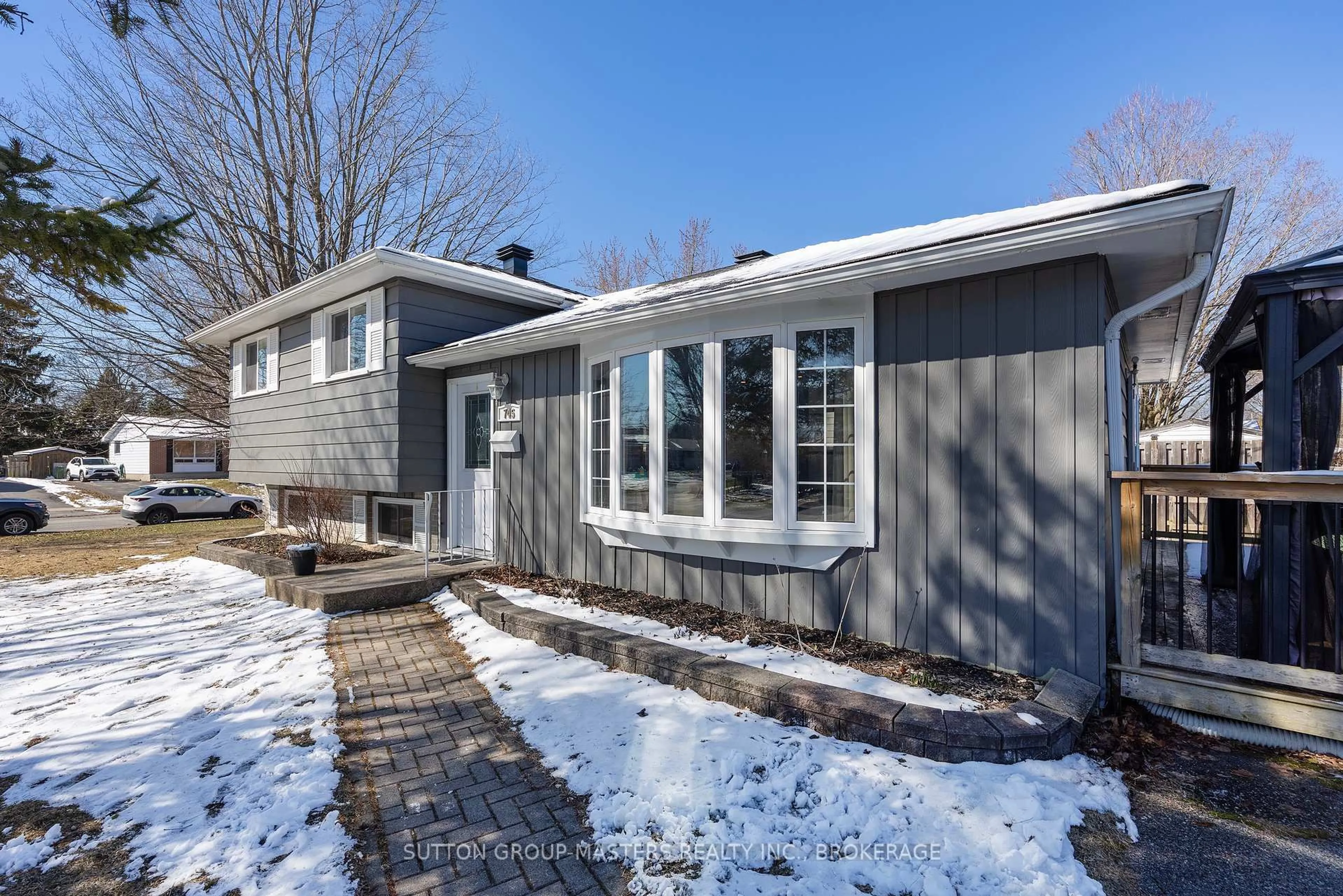 Unknown for 745 Louis St, Kingston Ontario K7M 6M7