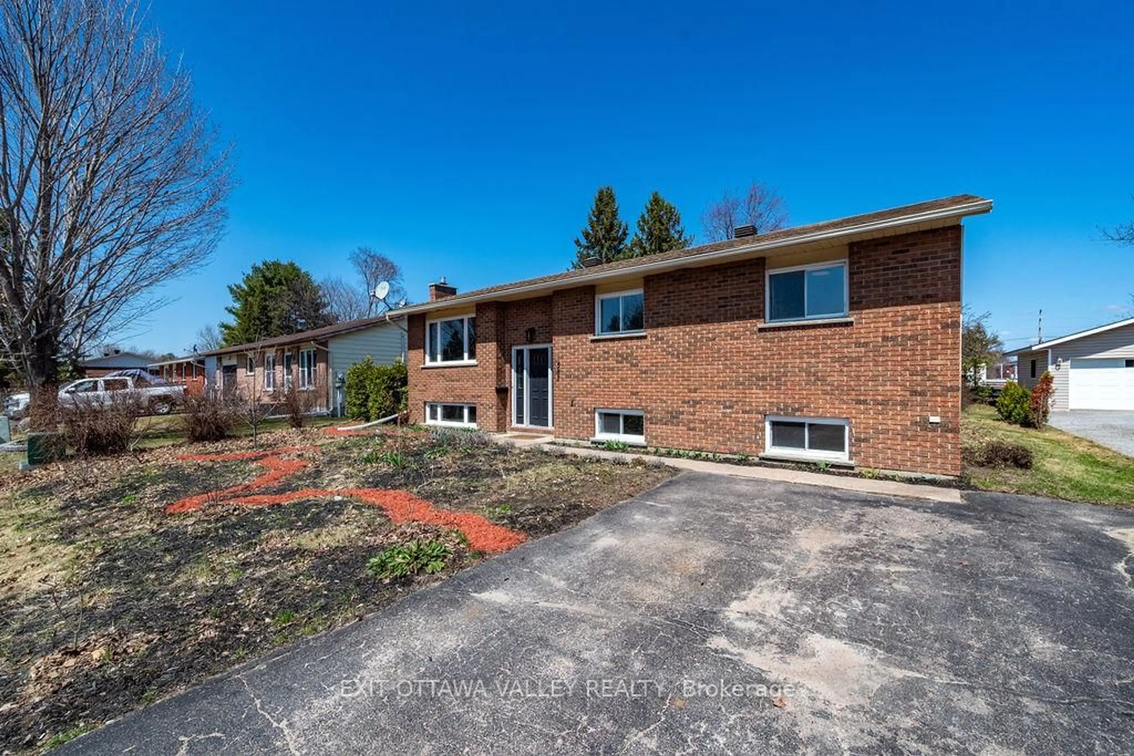 Home with brick exterior material, street for 587 Alfred St, Pembroke Ontario K8A 8A2