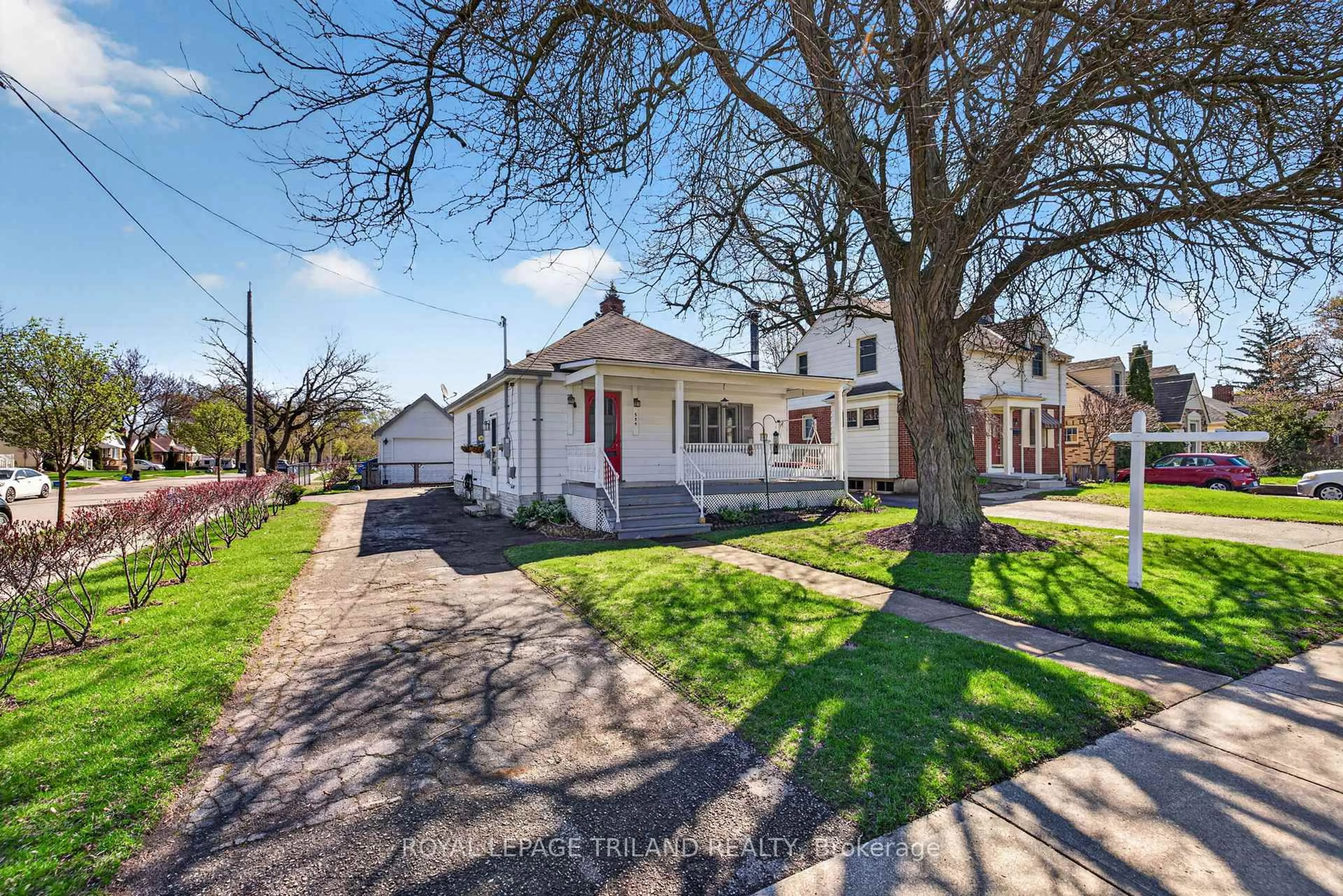 A pic from outside/outdoor area/front of a property/back of a property/a pic from drone, street for 554 Hale St, London East Ontario N5W 1H2
