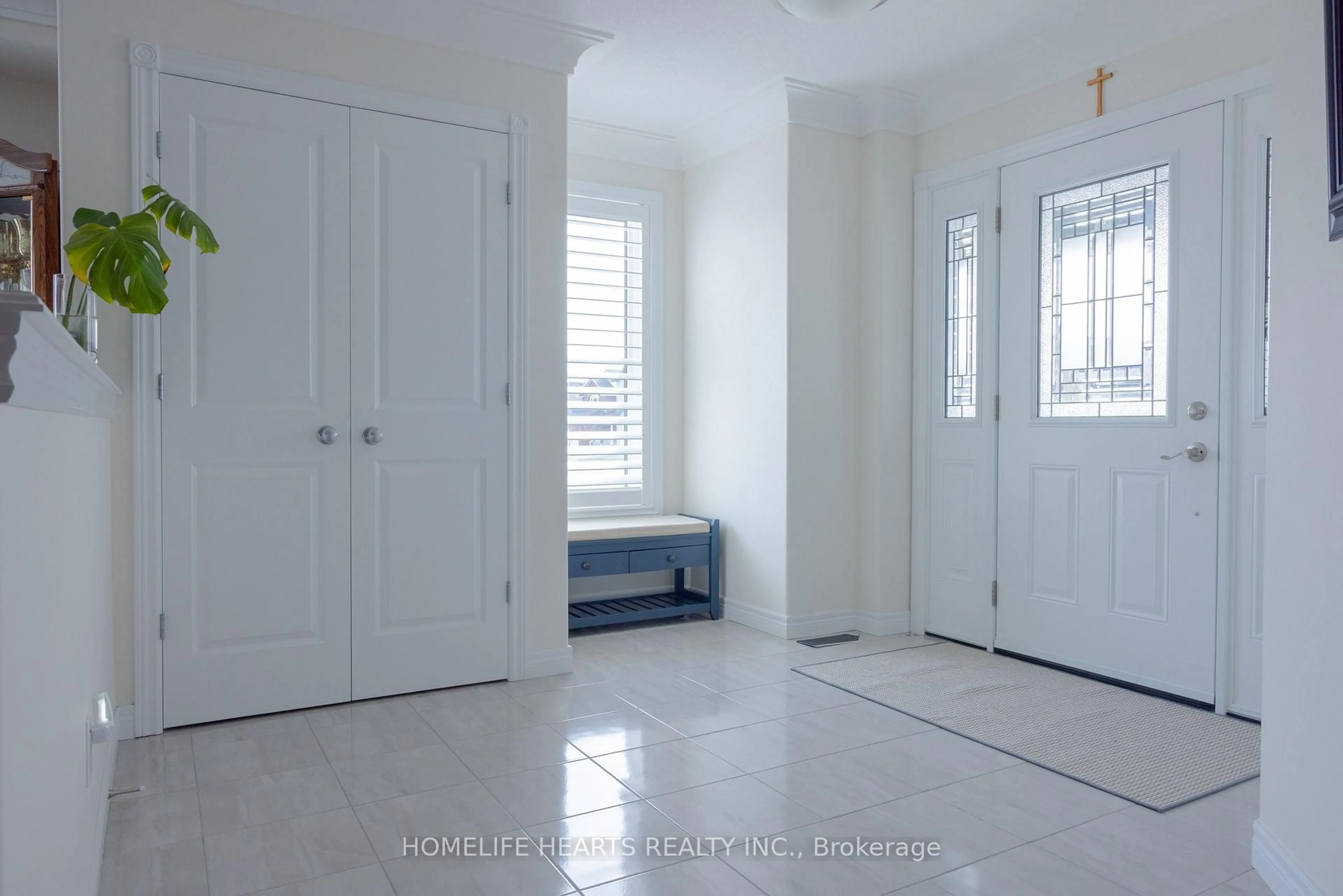 Indoor entryway for 42 Maryann Lane, Asphodel-Norwood Ontario K0L 2V0