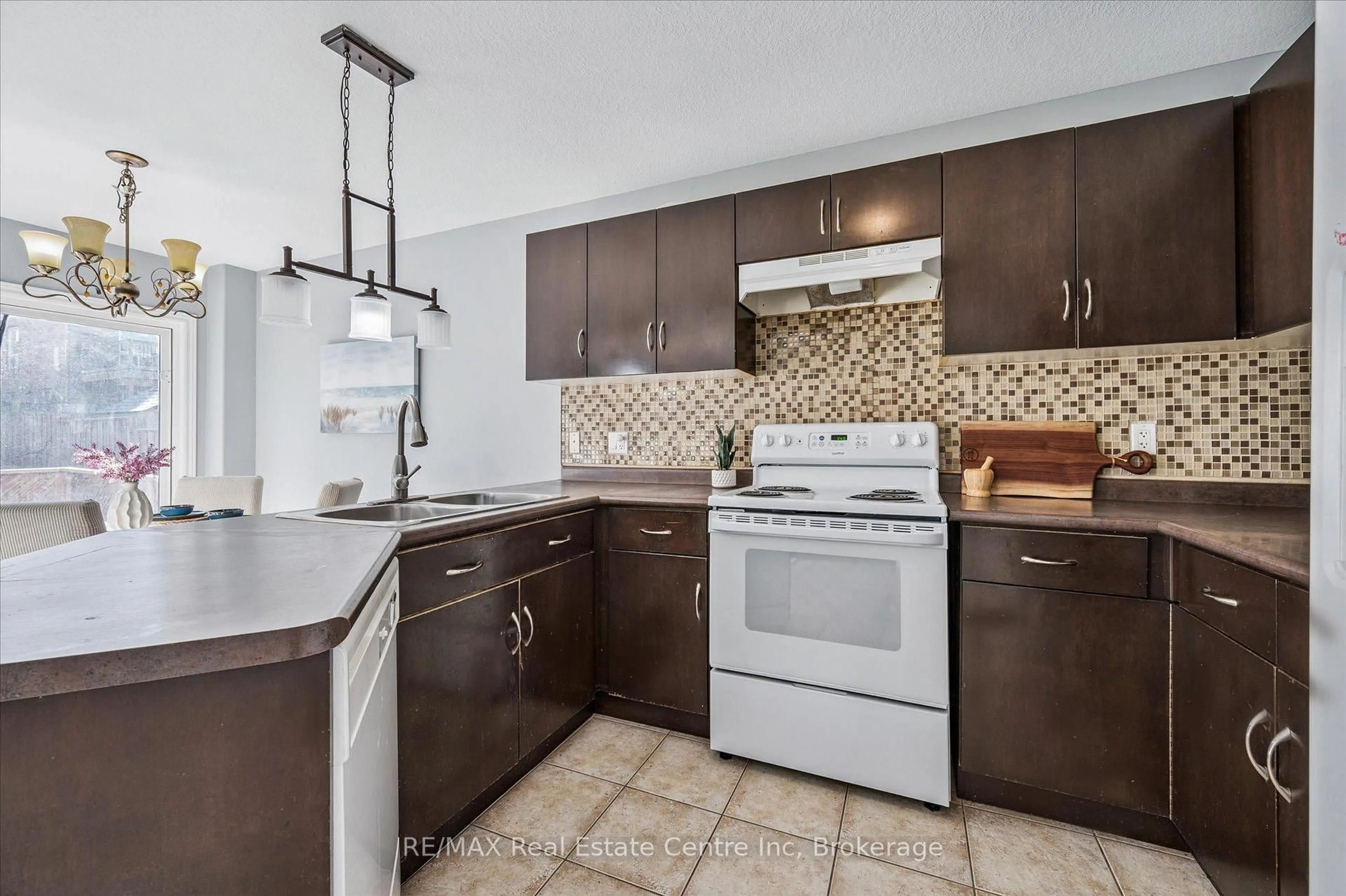 Standard kitchen, ceramic/tile floor for 30 Vipond St, Guelph Ontario N1E 0G9