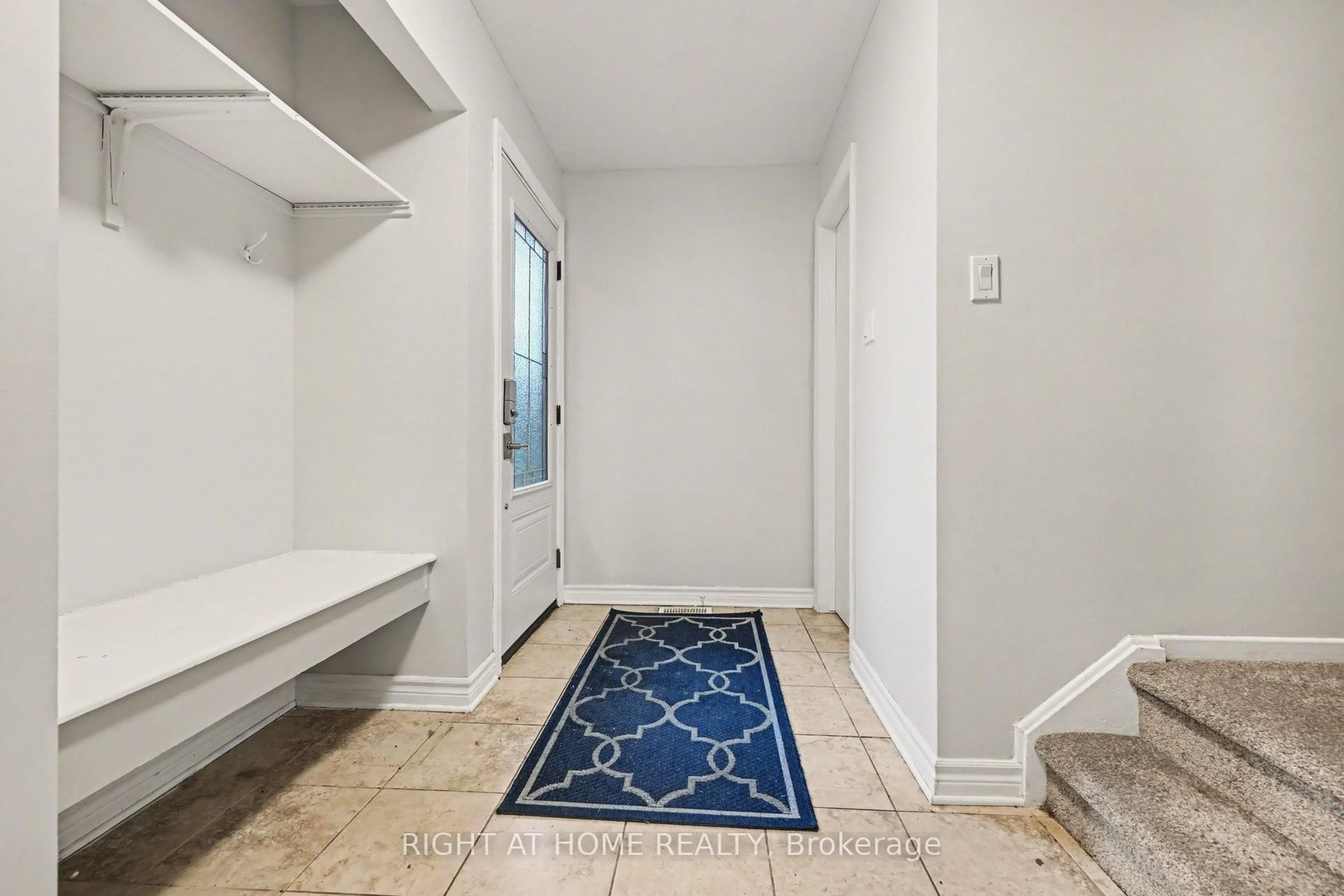 Indoor entryway for 6 Wolfgang Dr, Nepean Ontario K2J 1T1