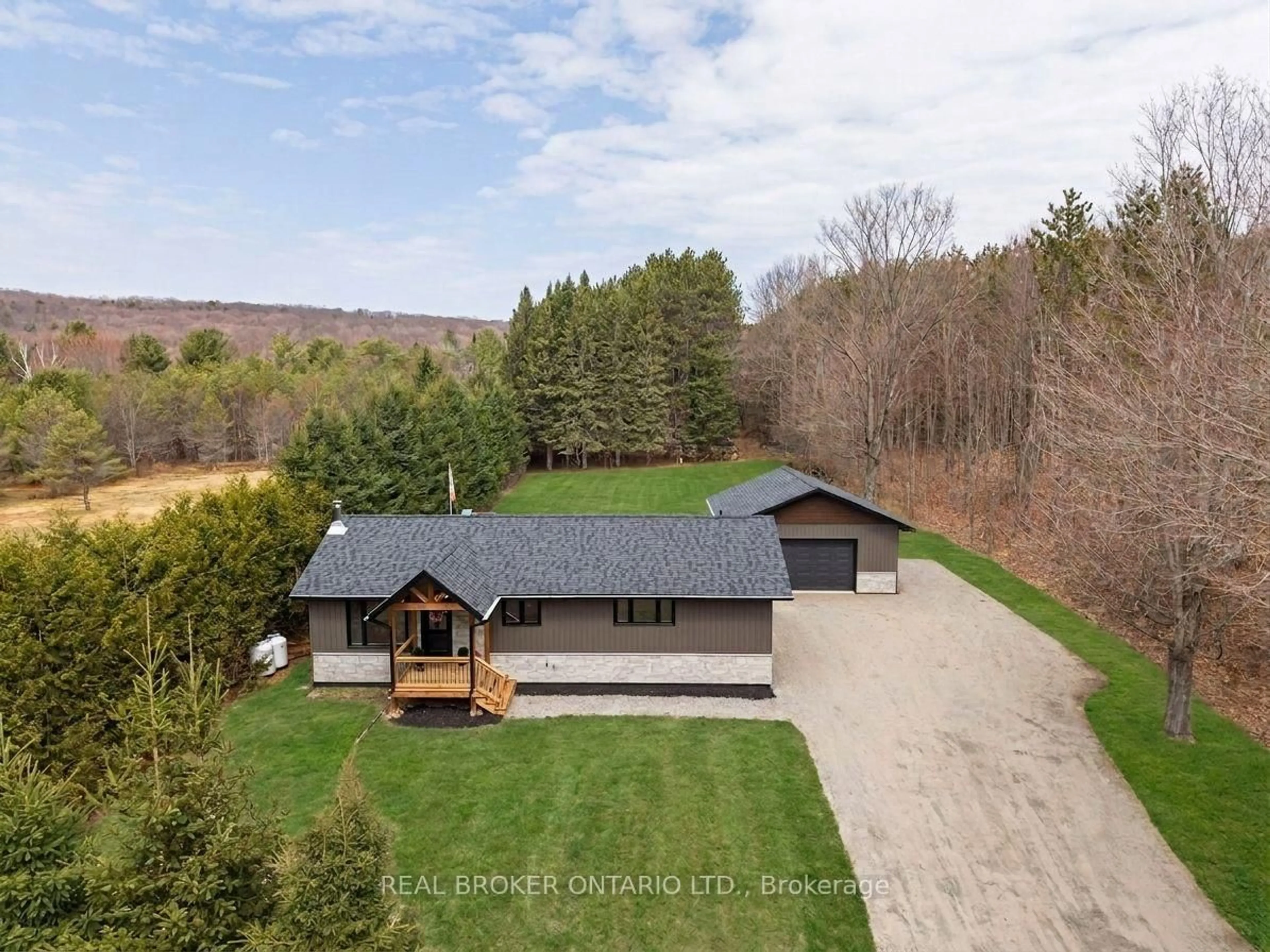 A pic from outside/outdoor area/front of a property/back of a property/a pic from drone, unknown for 1401 North Shore Rd, Algonquin Highlands Ontario K0M 1S0