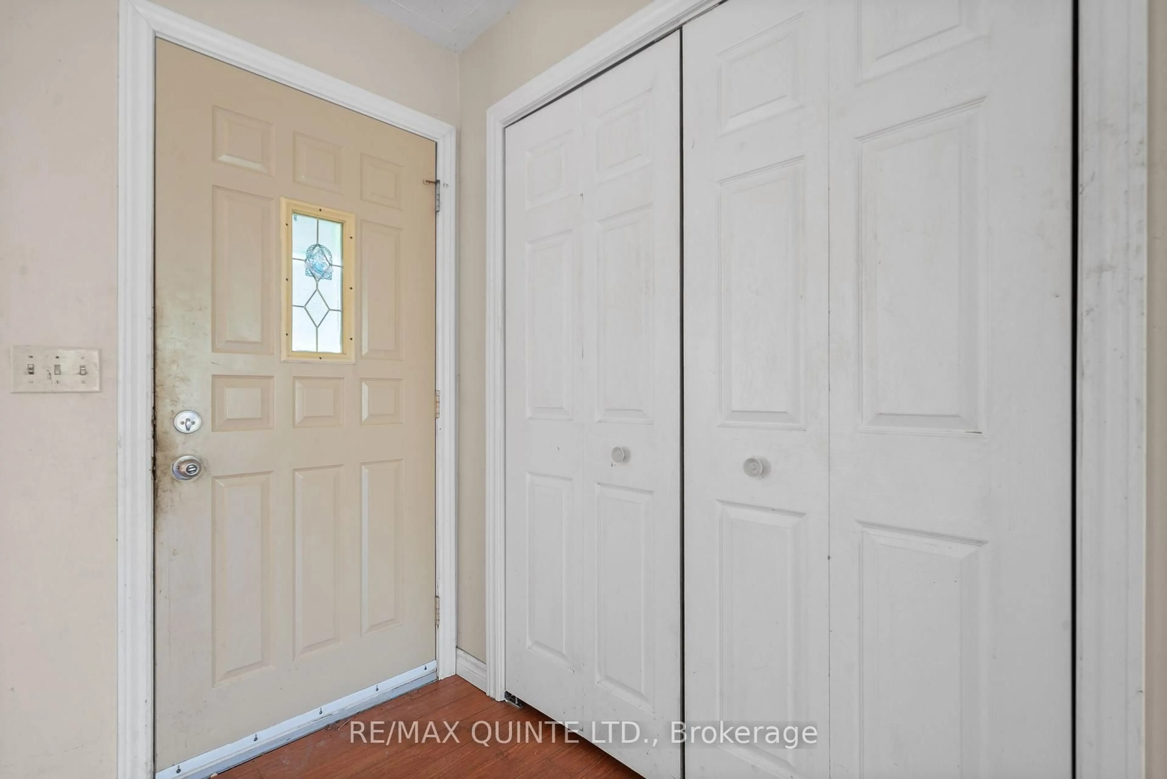 Indoor entryway for 403 Whites Rd, Quinte West Ontario K8V 5P5