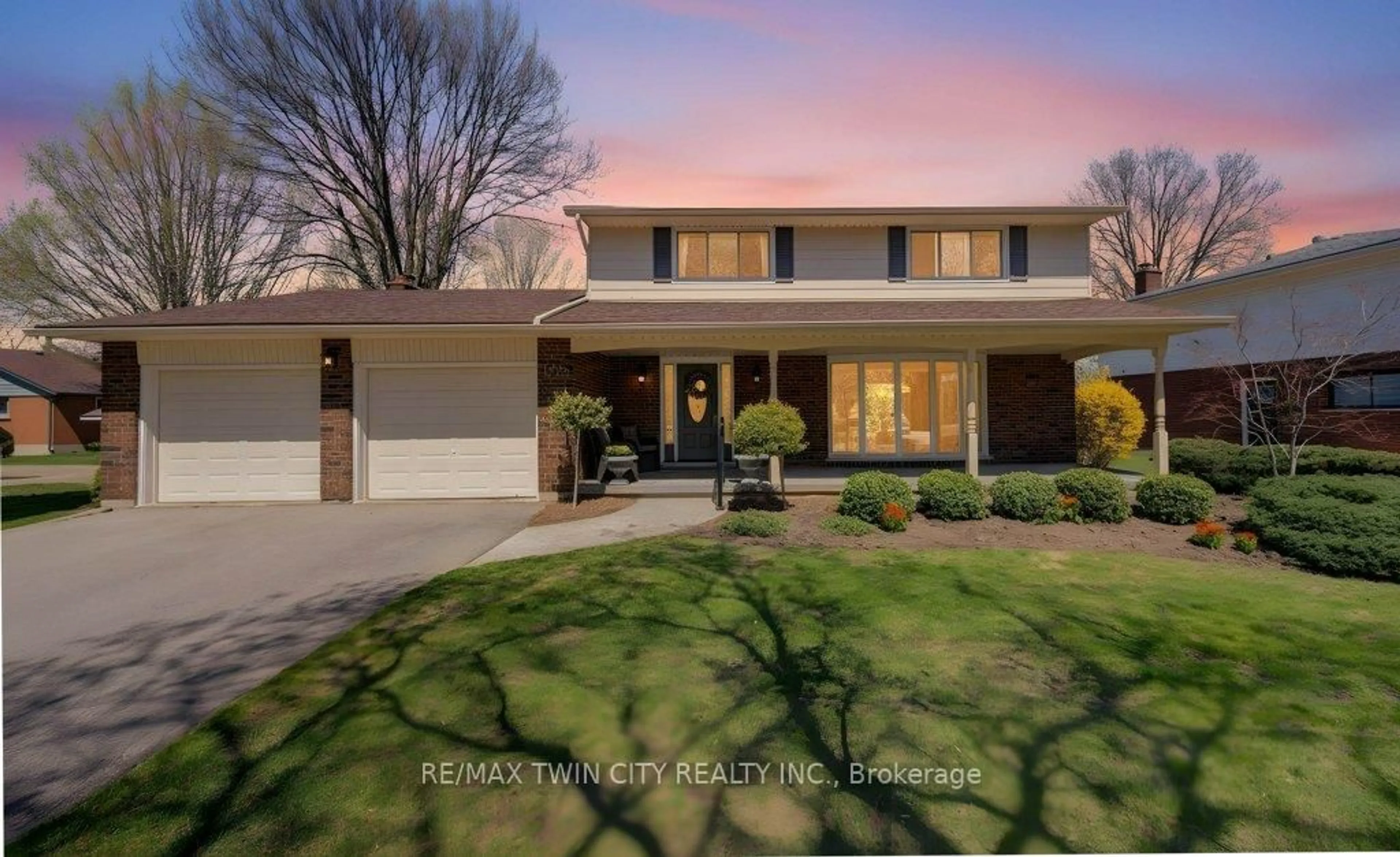 Home with brick exterior material, street for 128 Dalewood Dr, Kitchener Ontario N2A 1G5