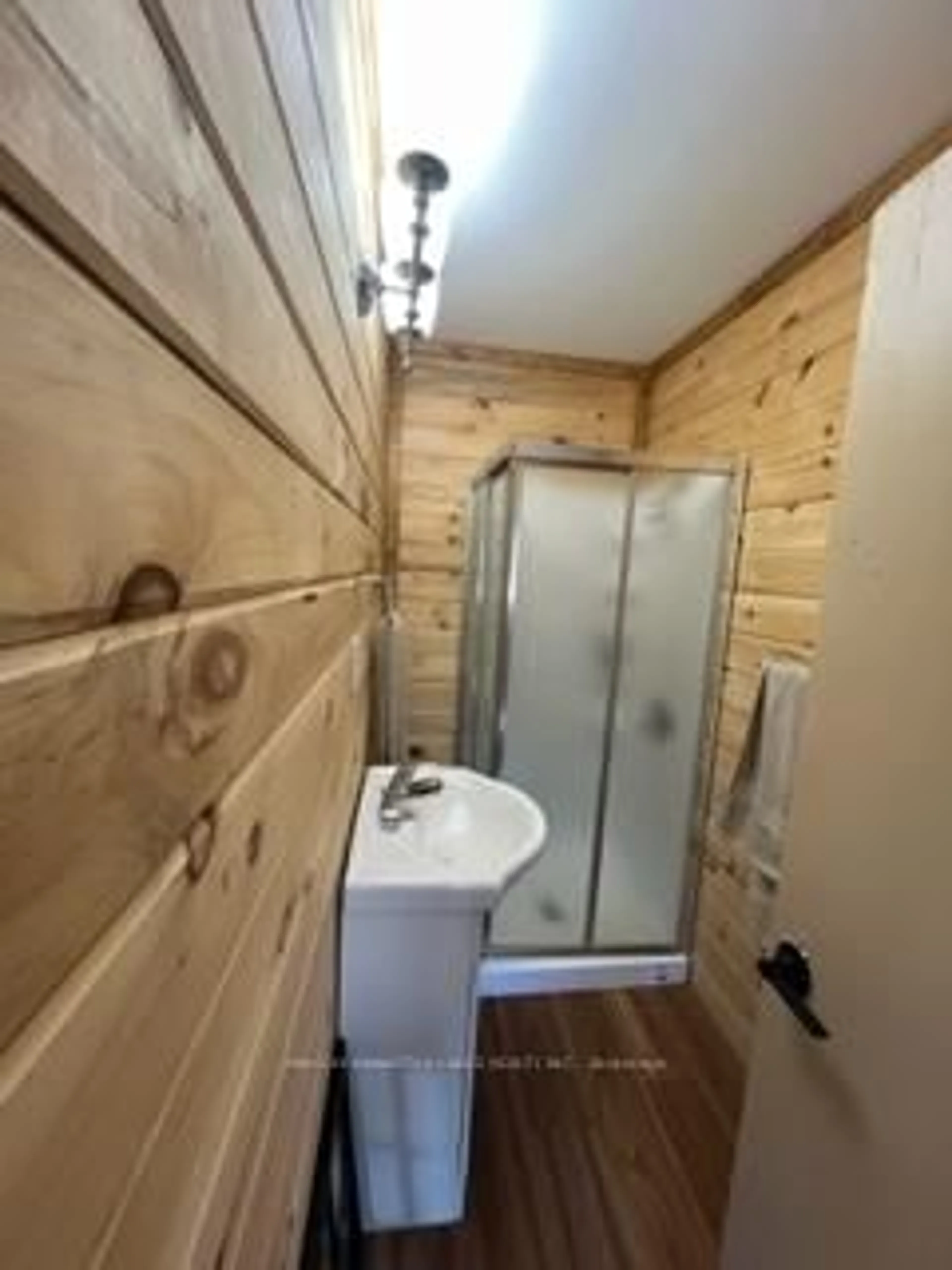 Standard bathroom, unknown for 4 Bobby's Lane, Curve Lake First Nation 35 Ontario K0L 1R0