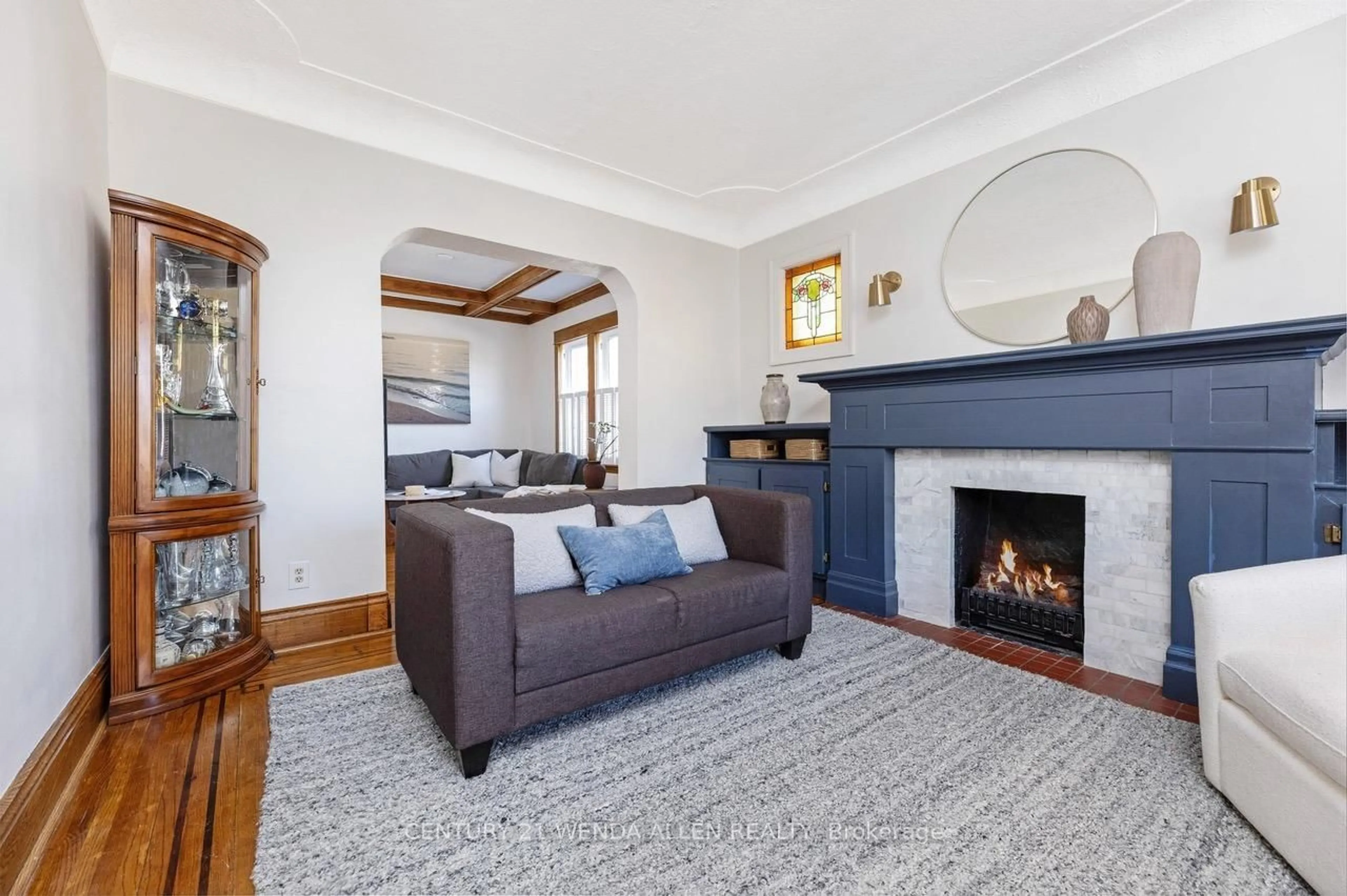 Living room with furniture, unknown for 123 Hillcrest Ave, Hamilton Ontario L8P 2X1