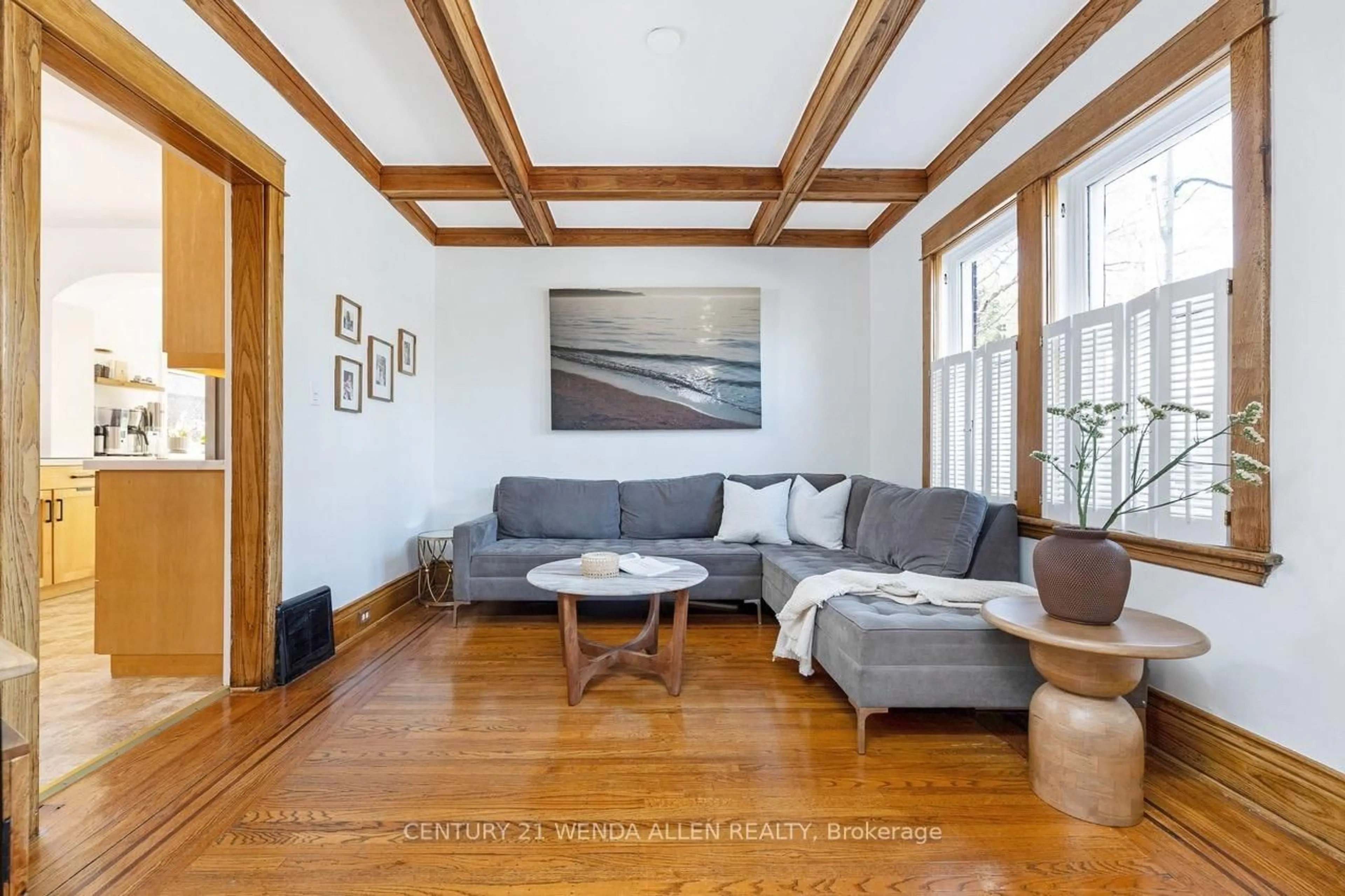 Living room with furniture, wood/laminate floor for 123 Hillcrest Ave, Hamilton Ontario L8P 2X1