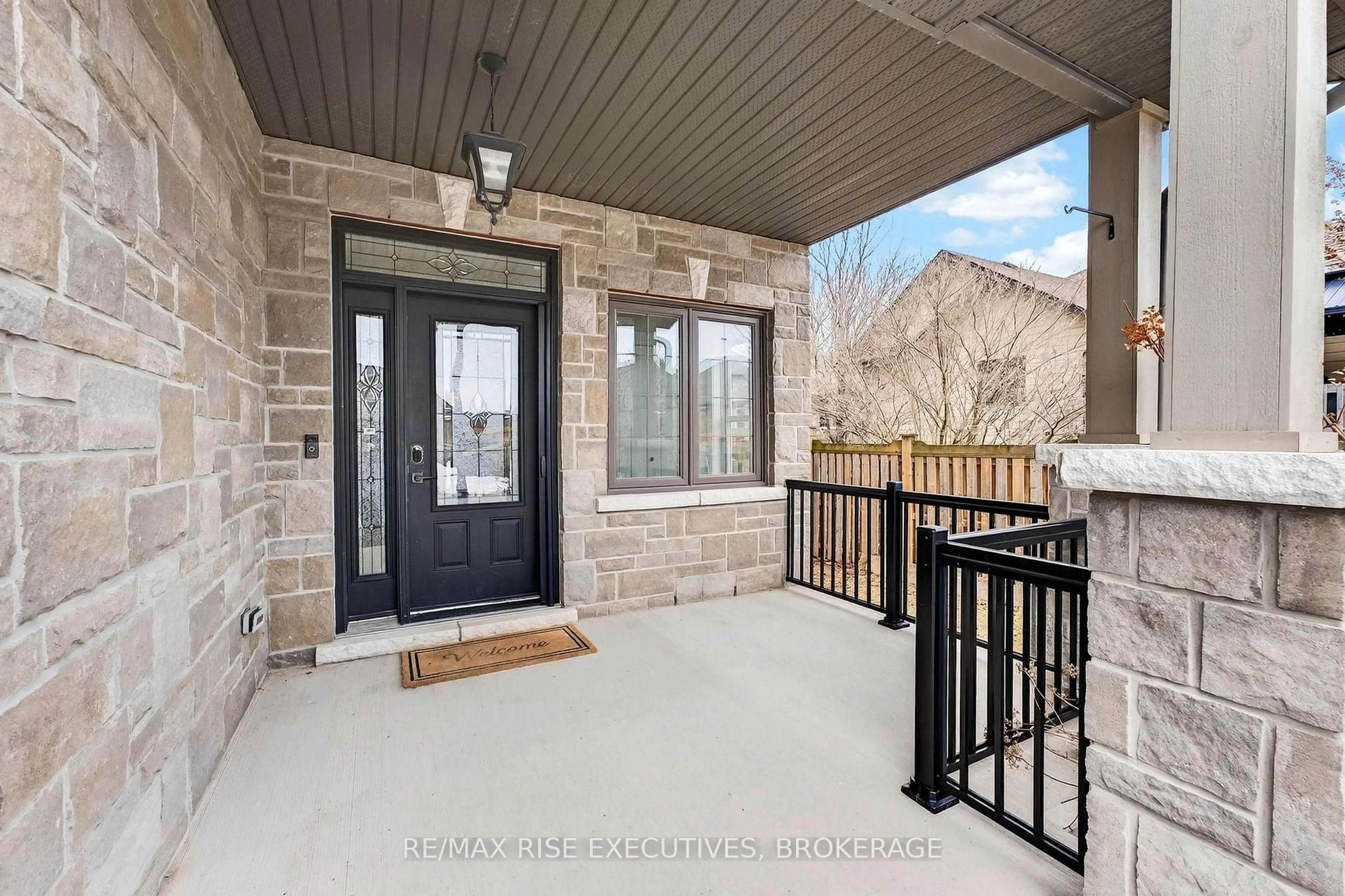 Indoor entryway for 700 Stonehenge St, Kingston Ontario K7P 0B2