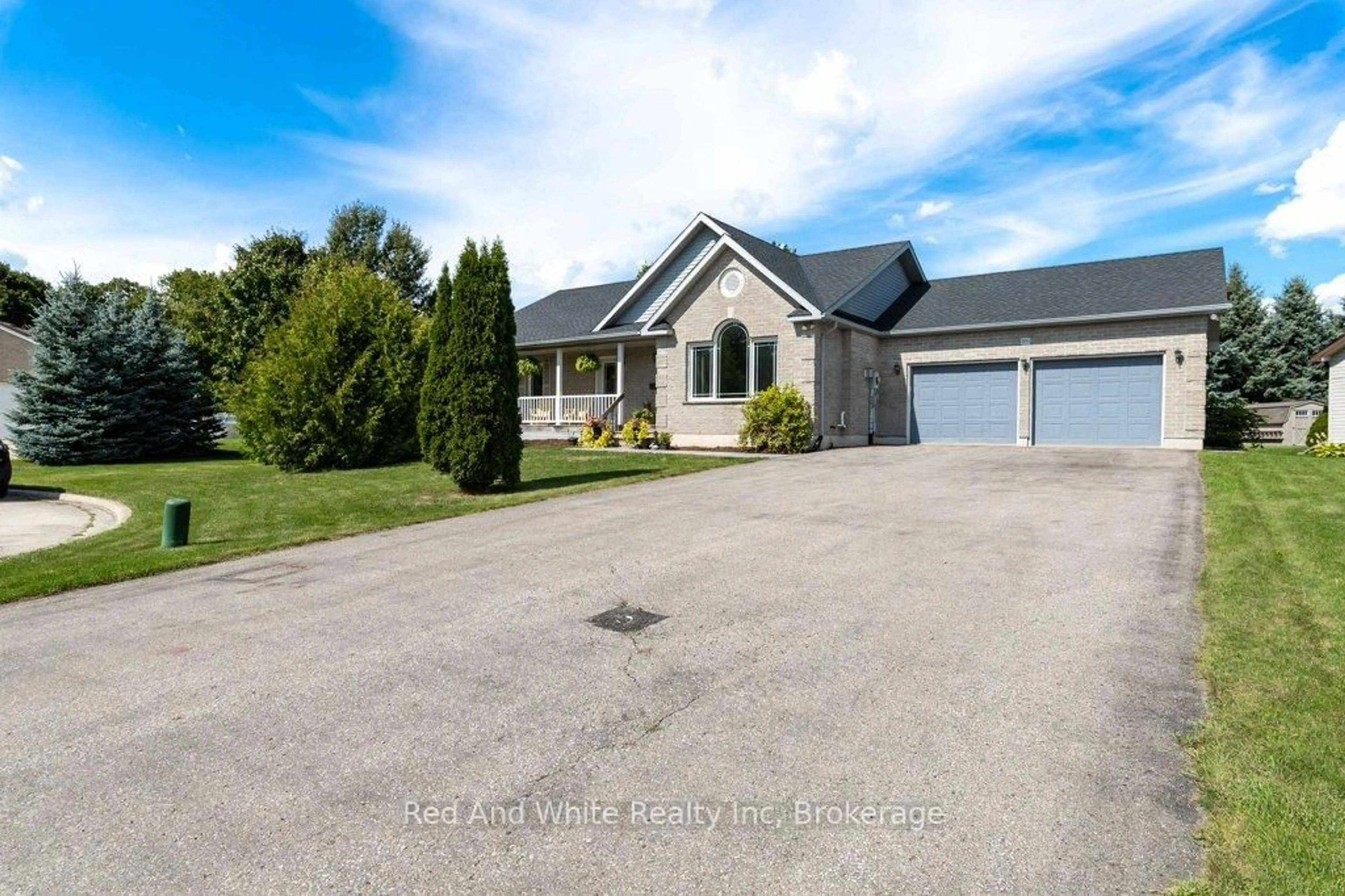 A pic from outside/outdoor area/front of a property/back of a property/a pic from drone, unknown for 395 Bell St, Minto Ontario N0G 2P0