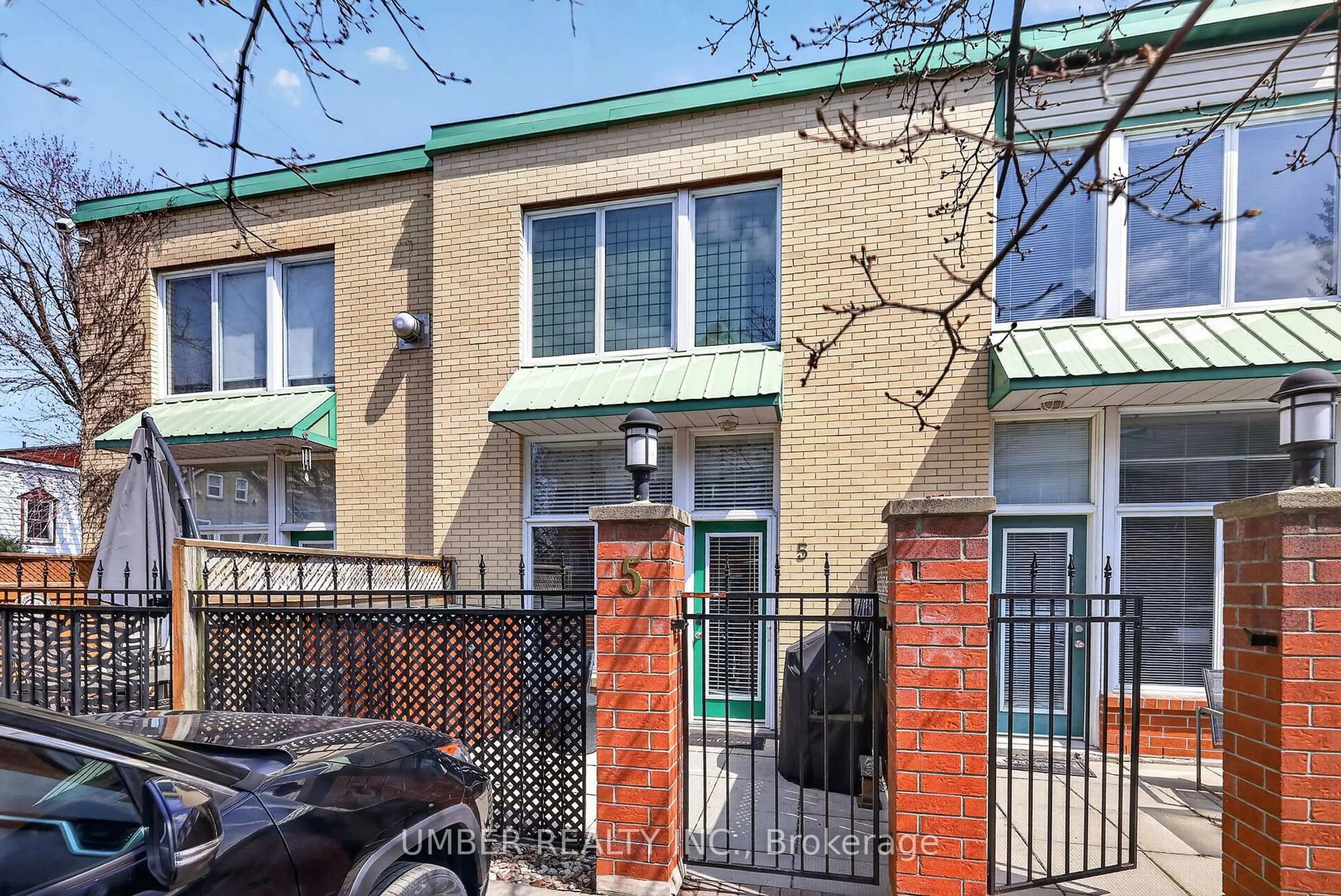 Home with brick exterior material, street for 170 Cathcart St #5, Ottawa Ontario K1N 5B9