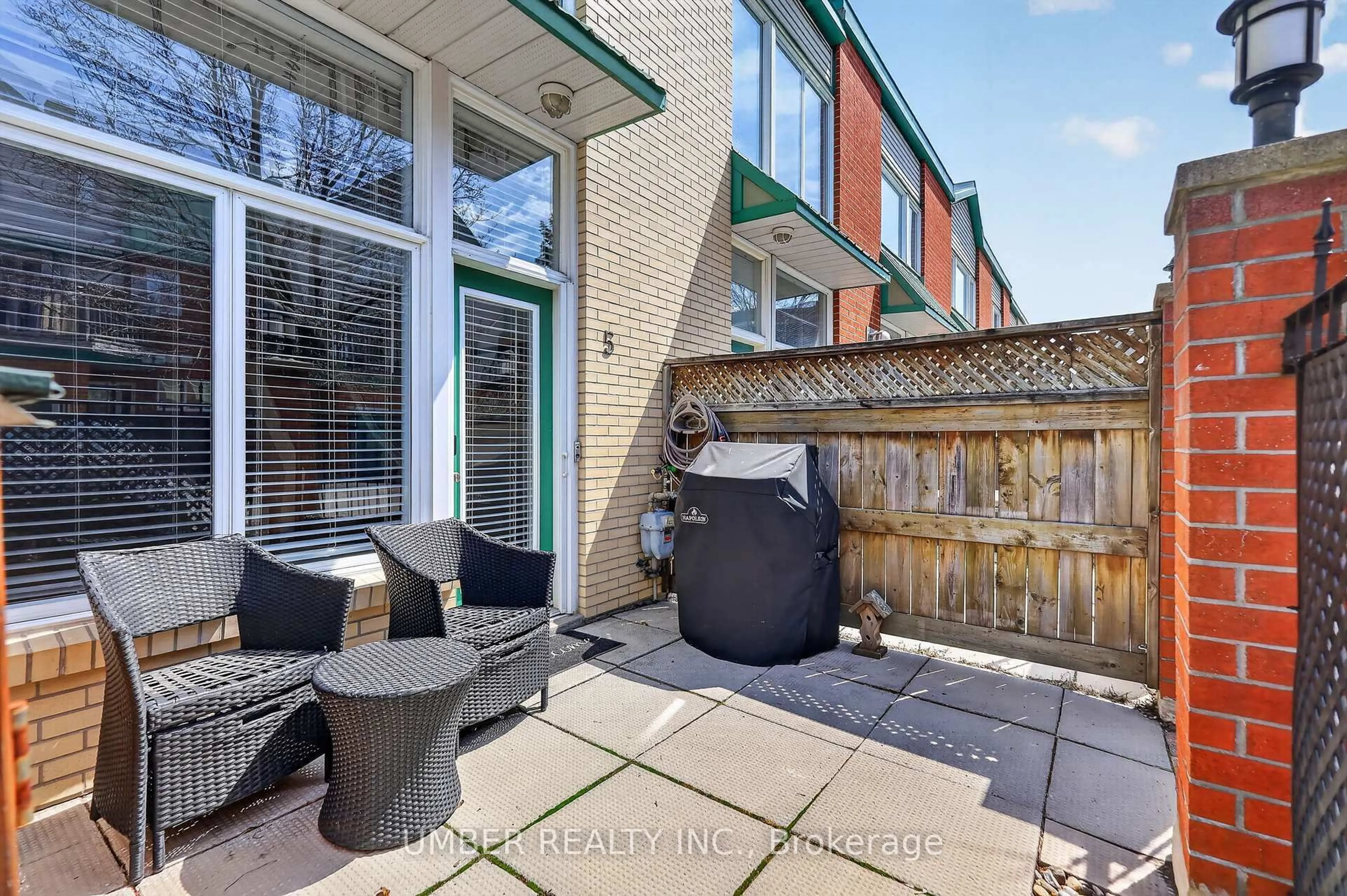 Patio, street for 170 Cathcart St #5, Ottawa Ontario K1N 5B9