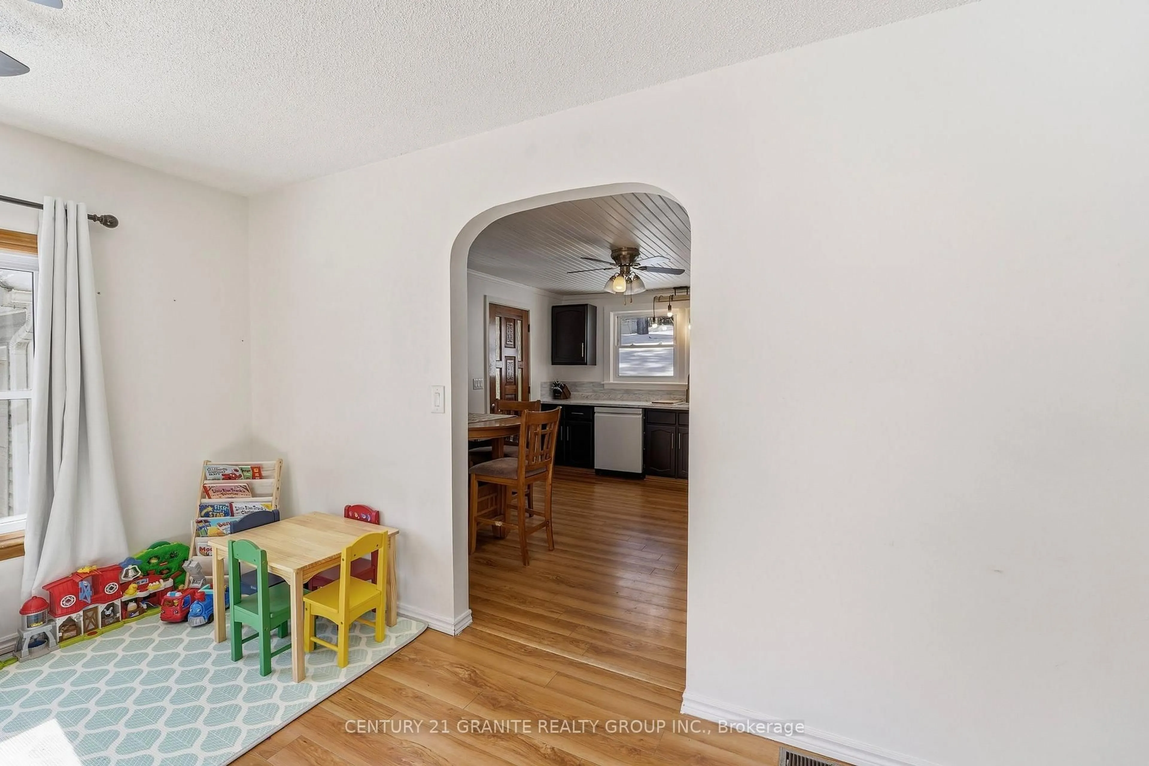 Indoor entryway for 27455 62 Highway, Bancroft Ontario K0L 1C0