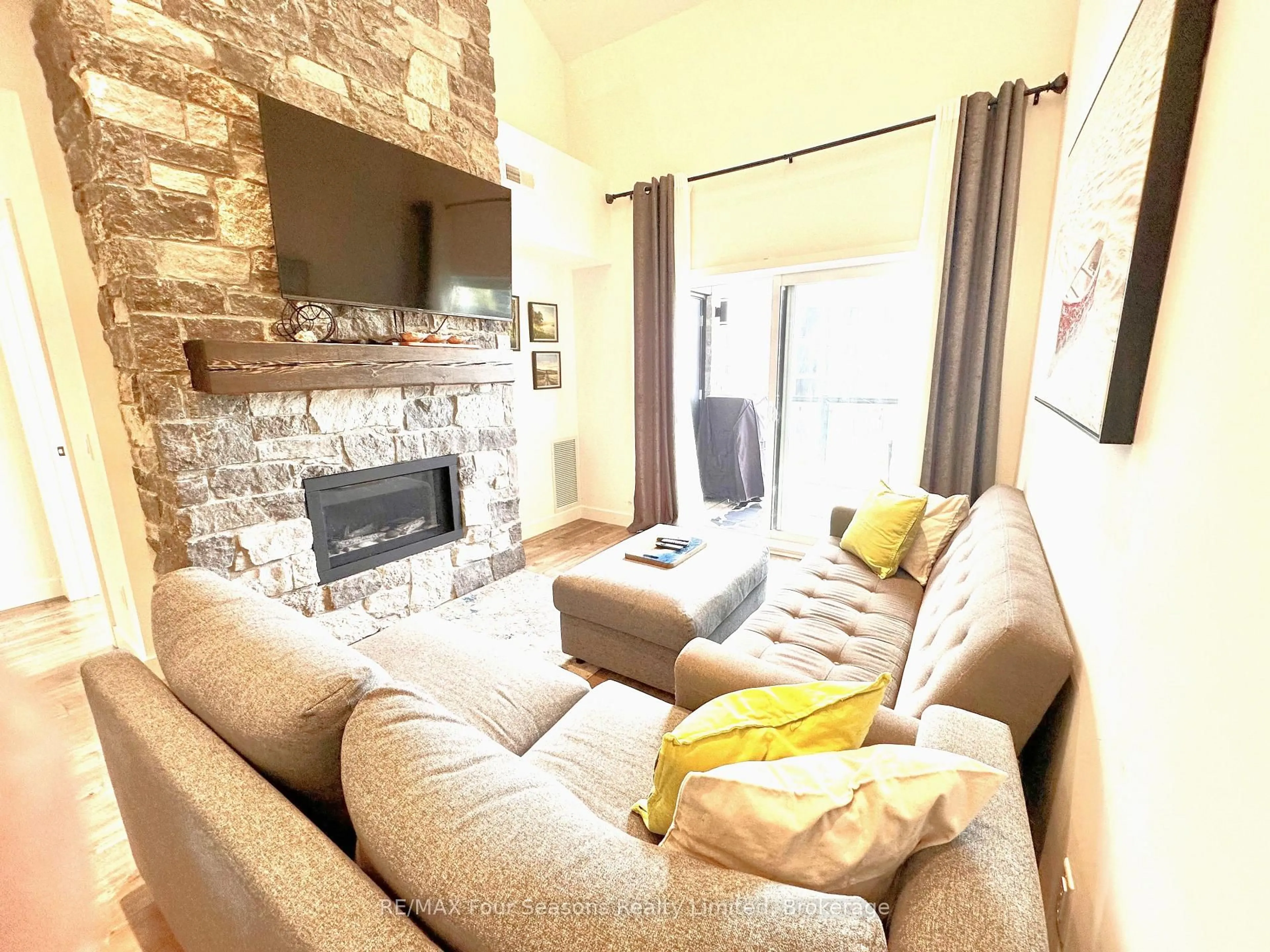 Living room with furniture, unknown for 10 Beausoleil Lane #303, Blue Mountains Ontario L9Y 2X5