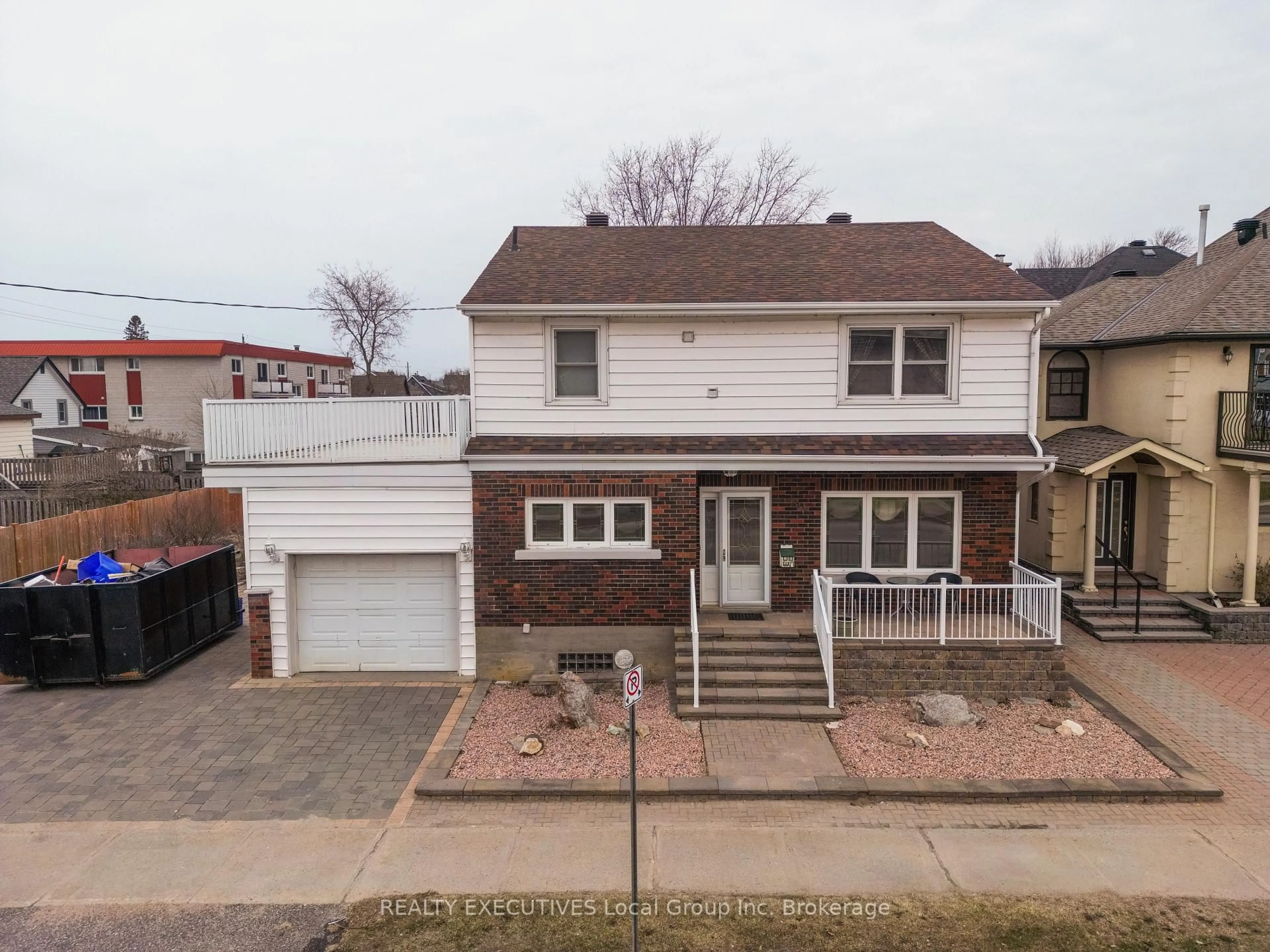 A pic from outside/outdoor area/front of a property/back of a property/a pic from drone, street for 390 MURRAY St, North Bay Ontario P1B 4G3