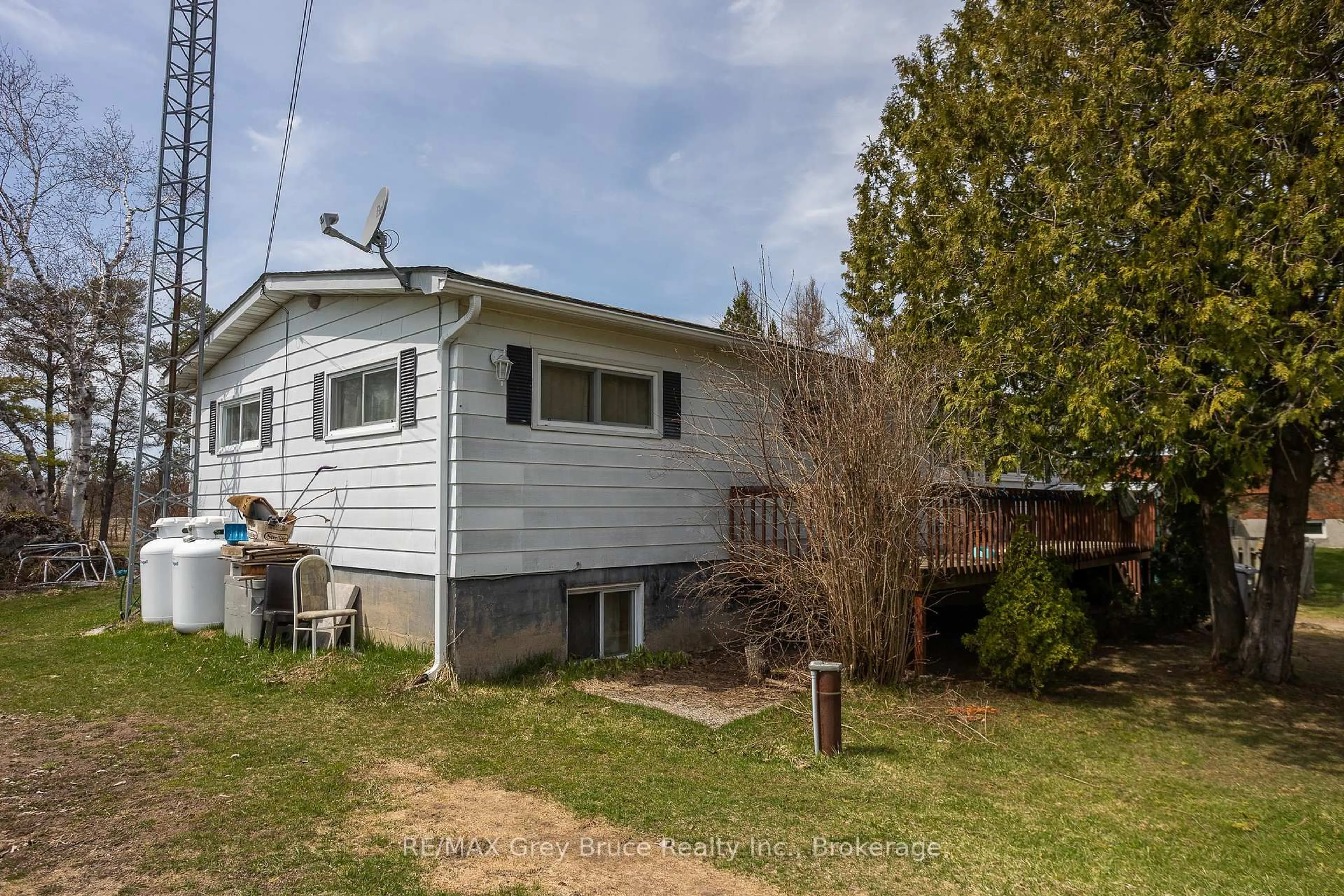 Home with vinyl exterior material, street for 9 Hector St, South Bruce Peninsula Ontario N0H 2T0