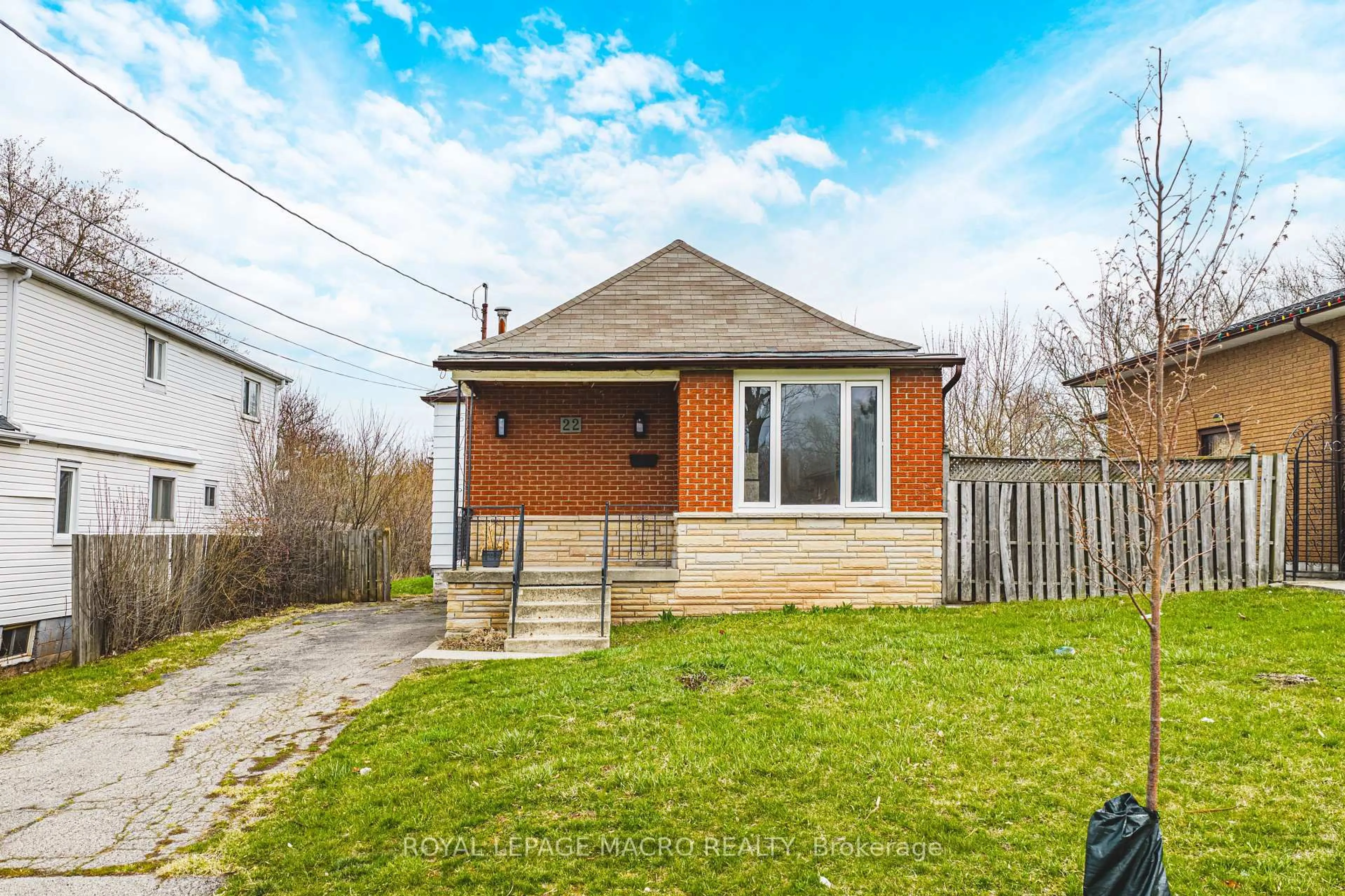A pic from outside/outdoor area/front of a property/back of a property/a pic from drone, street for 22 Worsley Rd, Hamilton Ontario L8E 2E7