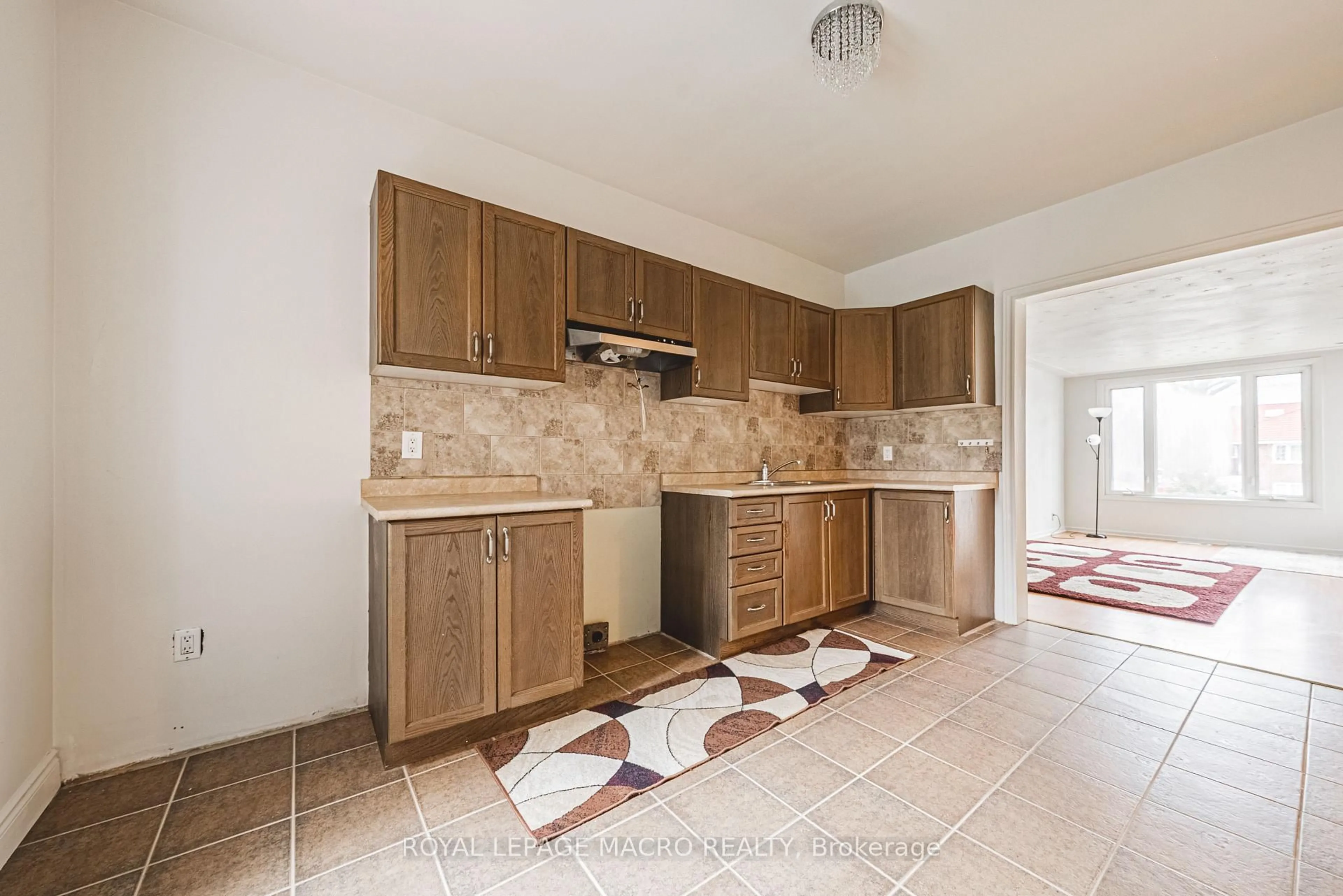 Standard kitchen, ceramic/tile floor for 22 Worsley Rd, Hamilton Ontario L8E 2E7