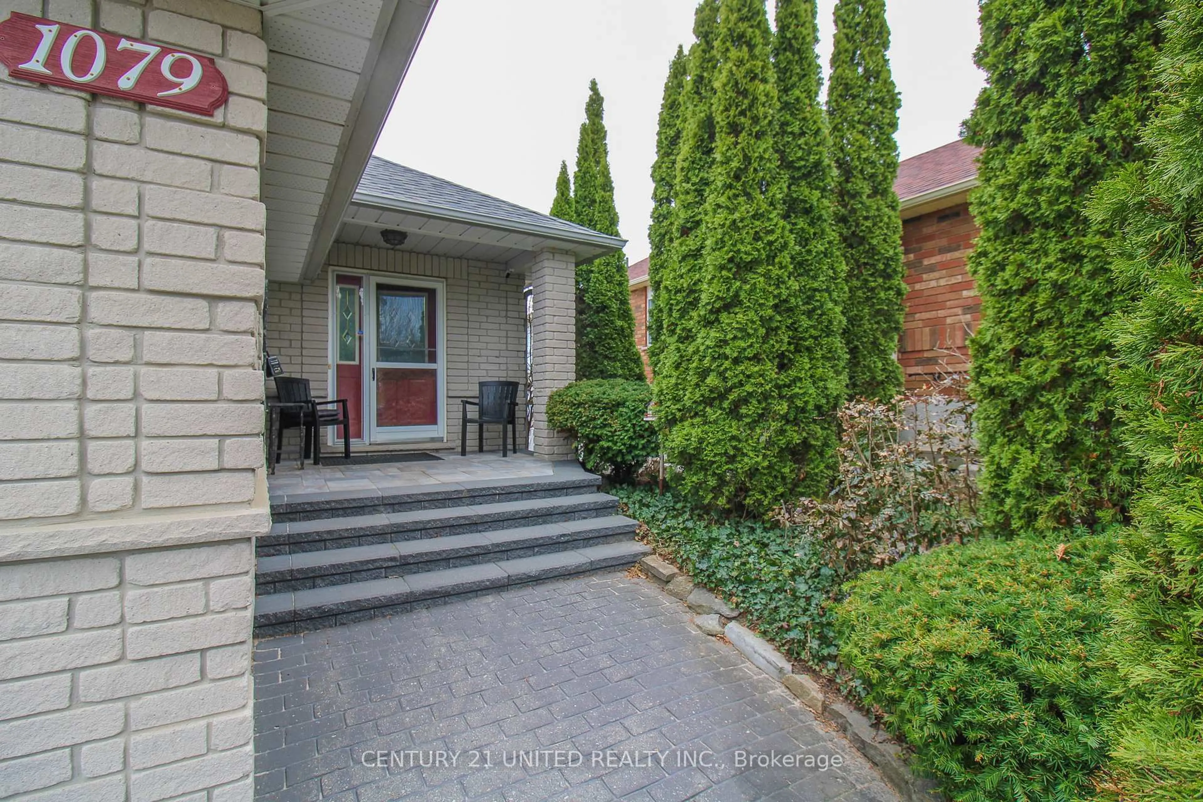Patio, street for 1079 Baker St, Peterborough Ontario K9H 7R3