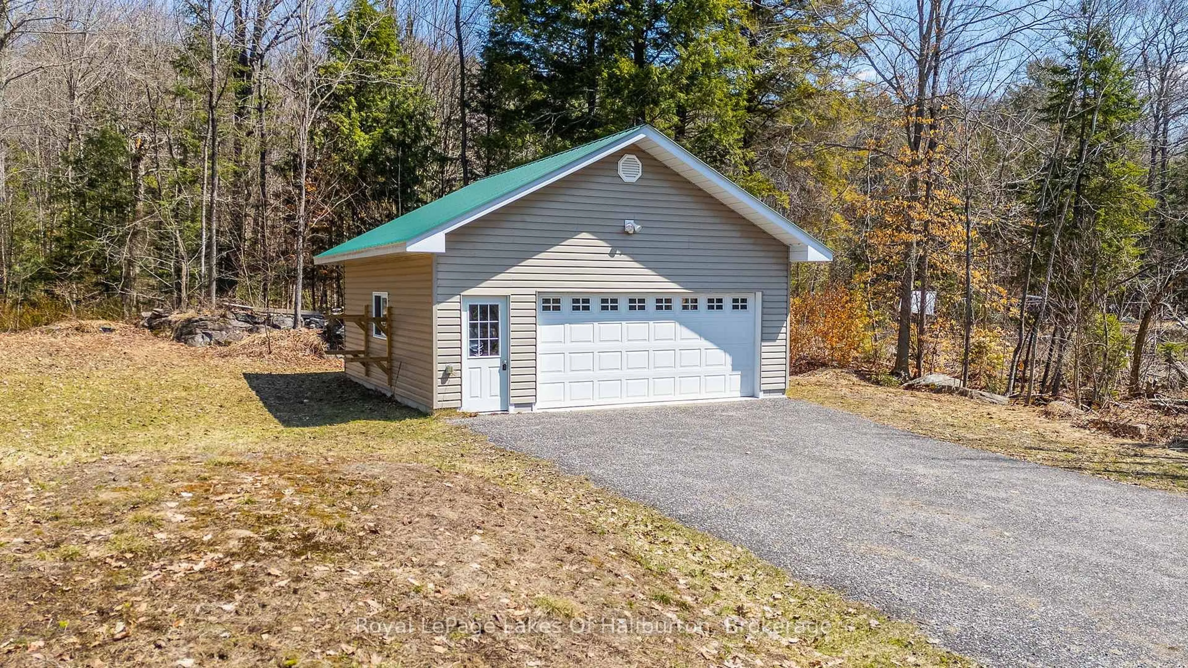 Indoor garage for 16426 35 Highway, Algonquin Highlands Ontario K0M 1S0