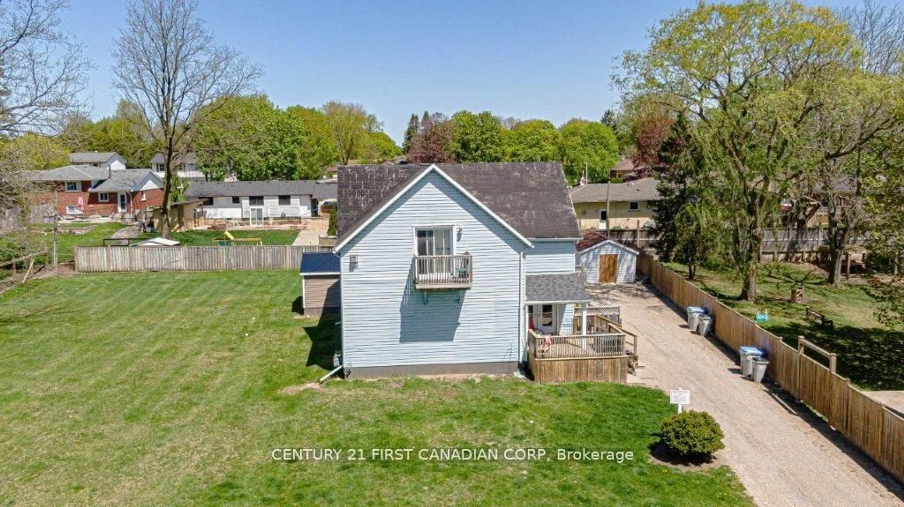 A pic from outside/outdoor area/front of a property/back of a property/a pic from drone, street for 431 Albert St, Strathroy-Caradoc Ontario N7G 1W8