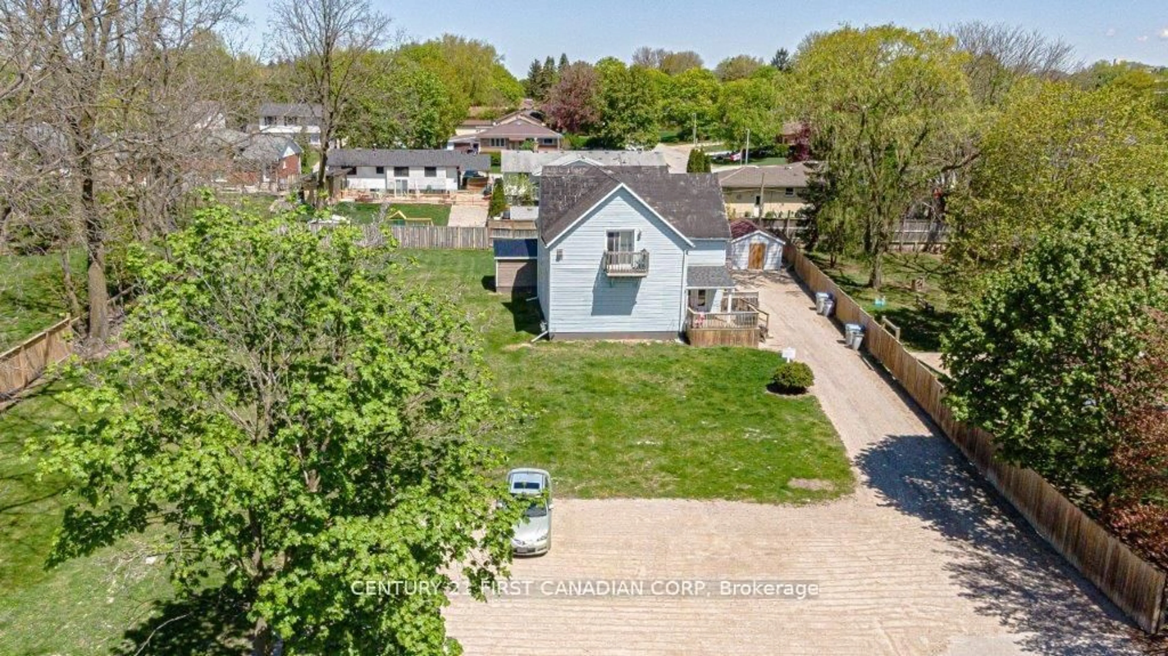 A pic from outside/outdoor area/front of a property/back of a property/a pic from drone, street for 431 Albert St, Strathroy-Caradoc Ontario N7G 1W8